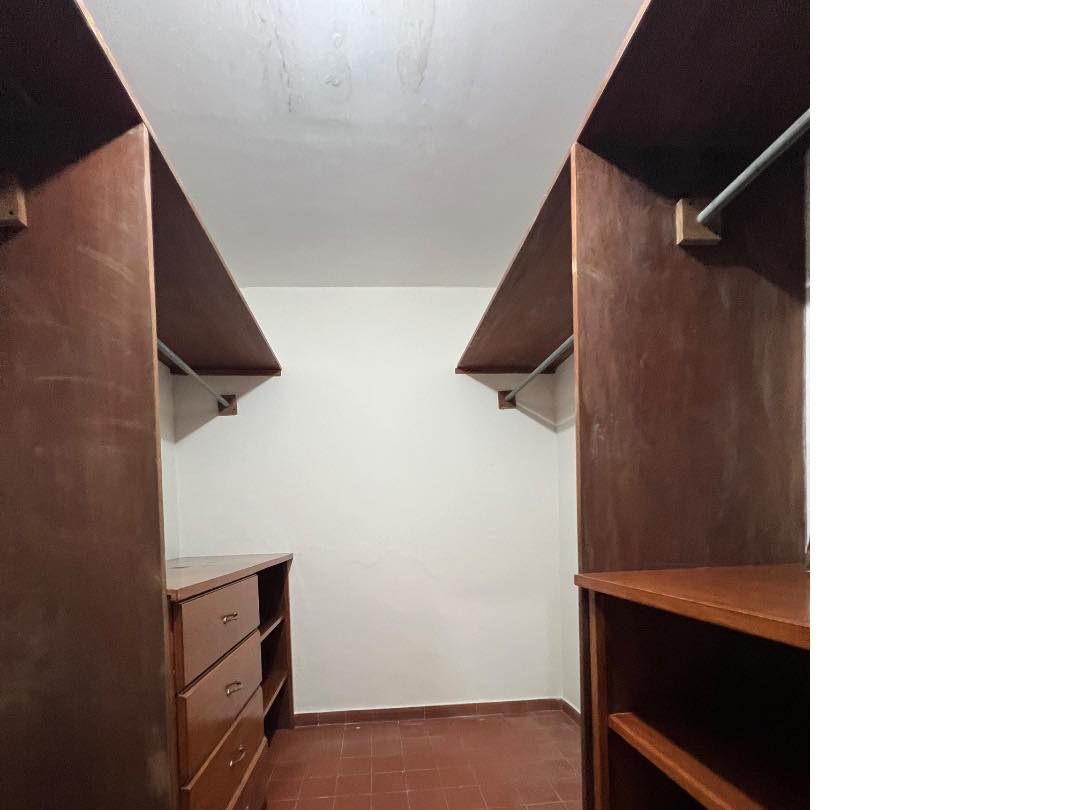 Casa en Entre 3er y 4to anillo Oeste en Santa Cruz de la Sierra 6 dormitorios 3 baños 4 parqueos Foto 6