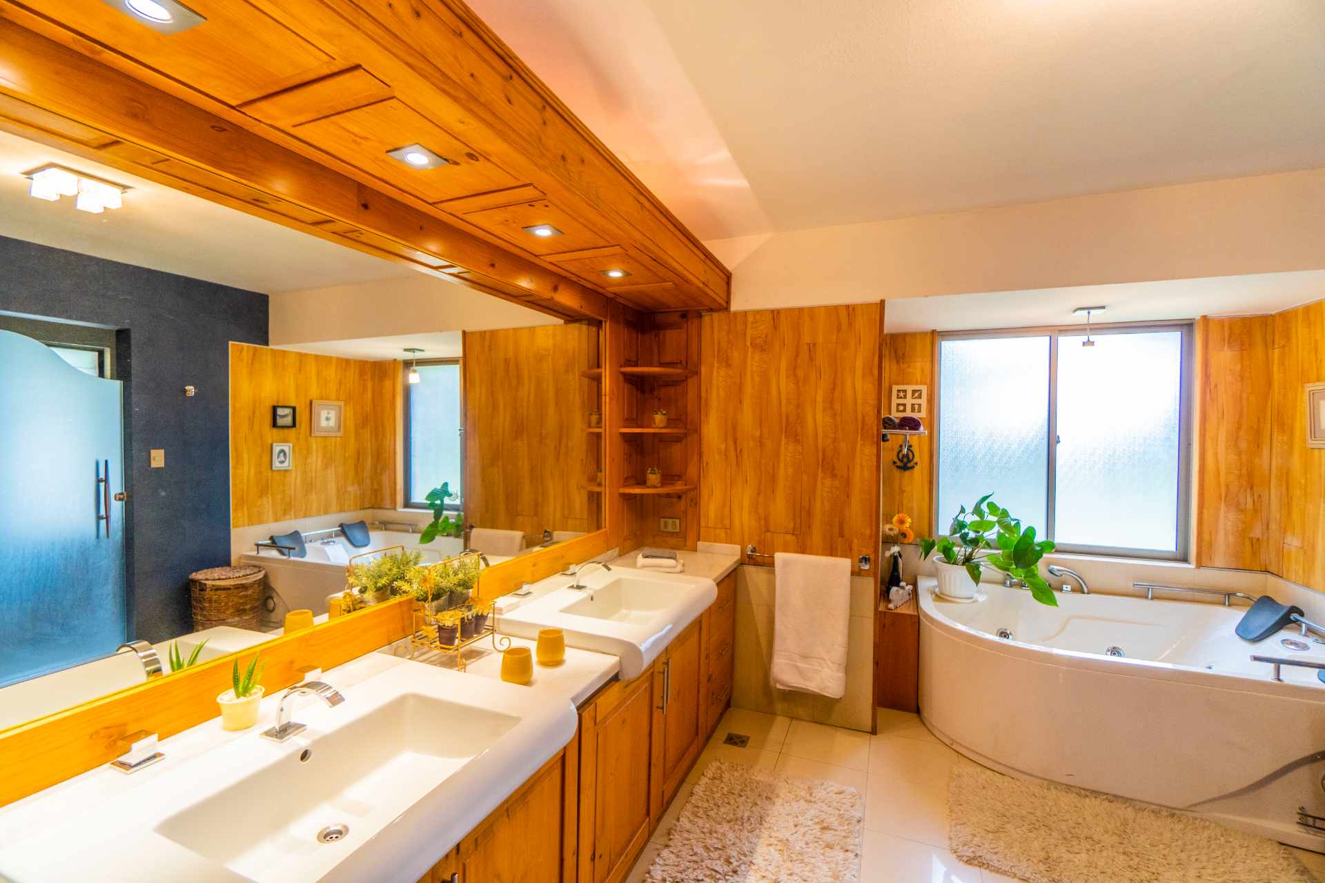 Casa en VentaFABULOSA PROPIEDAD E VENTA ZOBRE CALLE CARACOL ZONA TROJES Foto 26