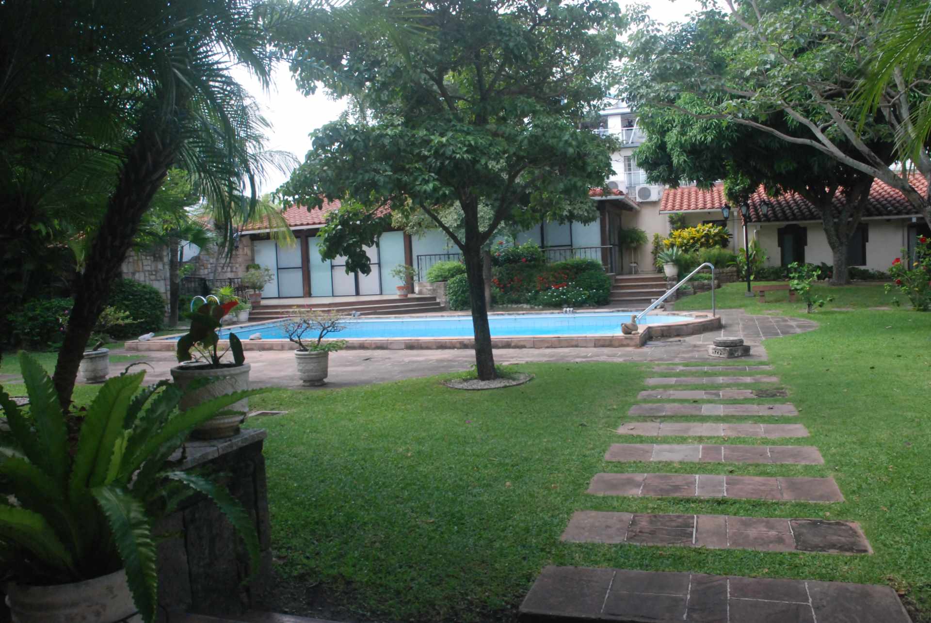 Casa en AlquilerBarrio Sirari 5 dormitorios 7 baños 2 parqueos Foto 3