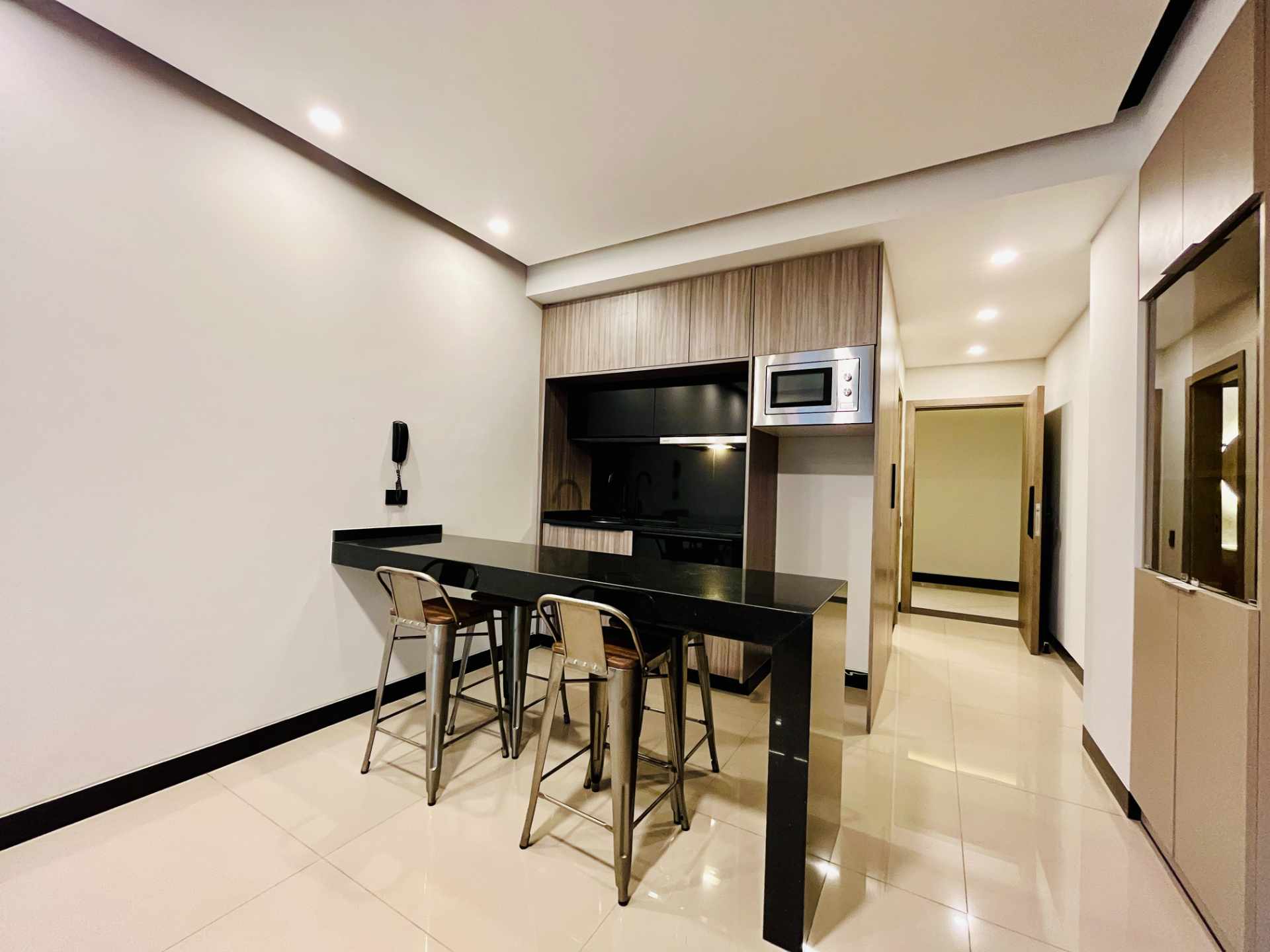 Departamento En alquiler monoambiente en edificio Sky Elite Properties Zona Equipetrol Foto 4