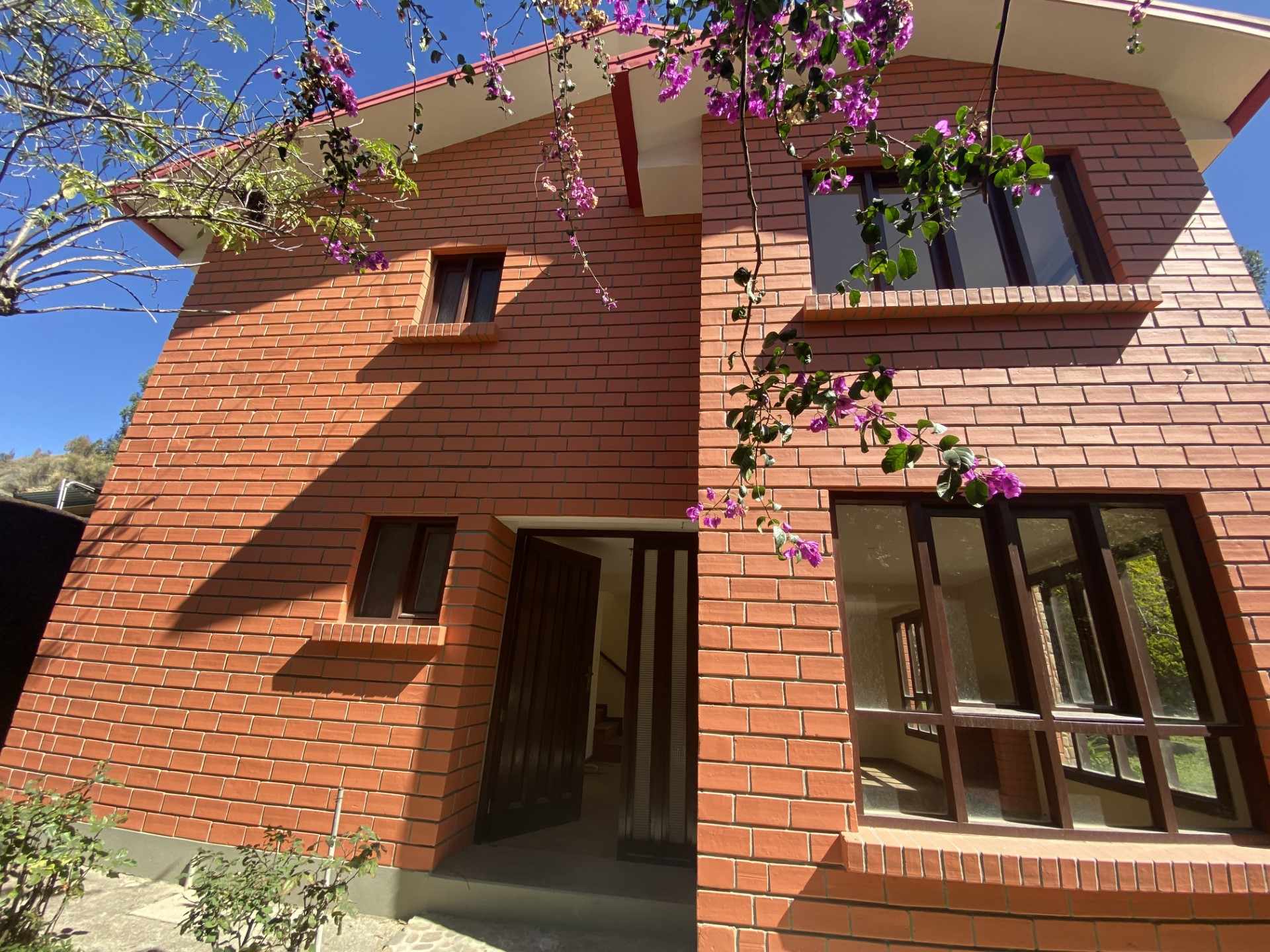 Casa en VentaKOANI CALLE 7 CASA LLENA DE SOL  3 dormitorios 3 baños 5 parqueos Foto 1