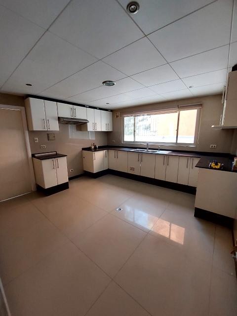 Departamento en Los Pinos en La Paz 3 dormitorios 3 baños 2 parqueos Foto 9