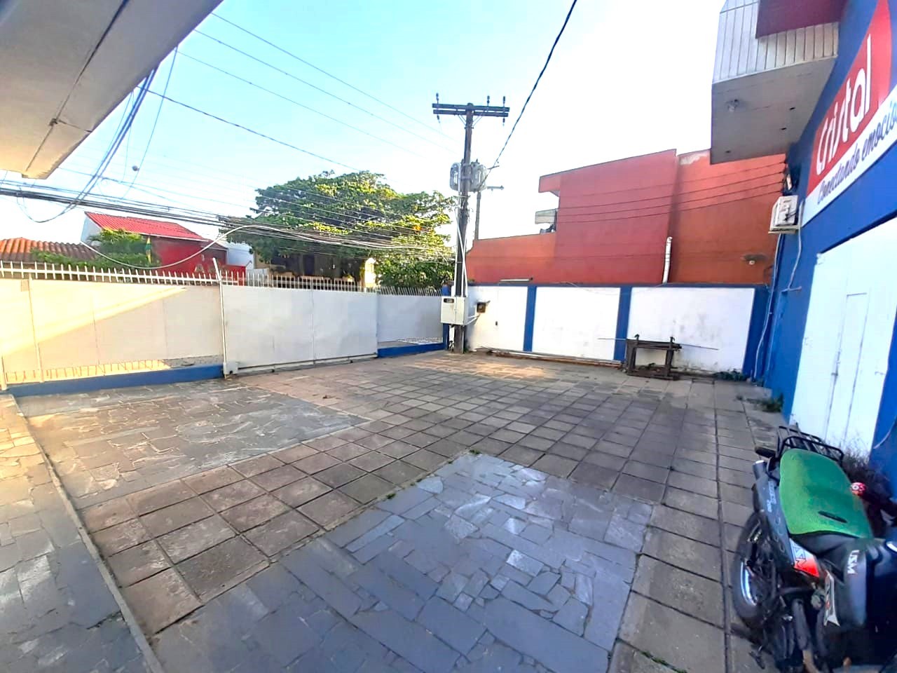Casa en VentaCASA Y CANAL  EN VENTA -  SANTA CRUZ, BOLIVIA    
 9 dormitorios 4 baños 3 parqueos Foto 4