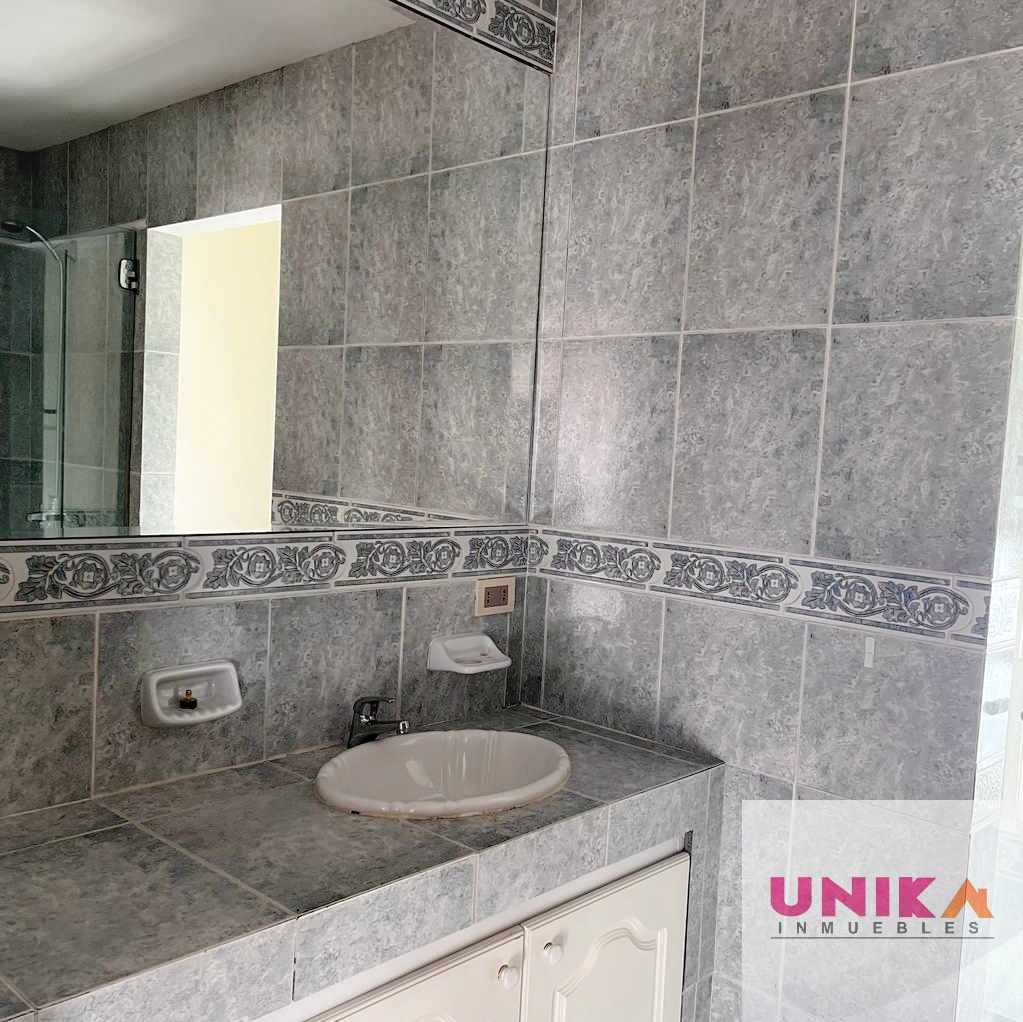 Departamento en Alquiler🏡 HERMOSO DEPARTAMENTO DUPLEX CON JARDIN AMOBLADO Y EQUIPADO EN ALQUILER, ACHUMANI  Foto 14