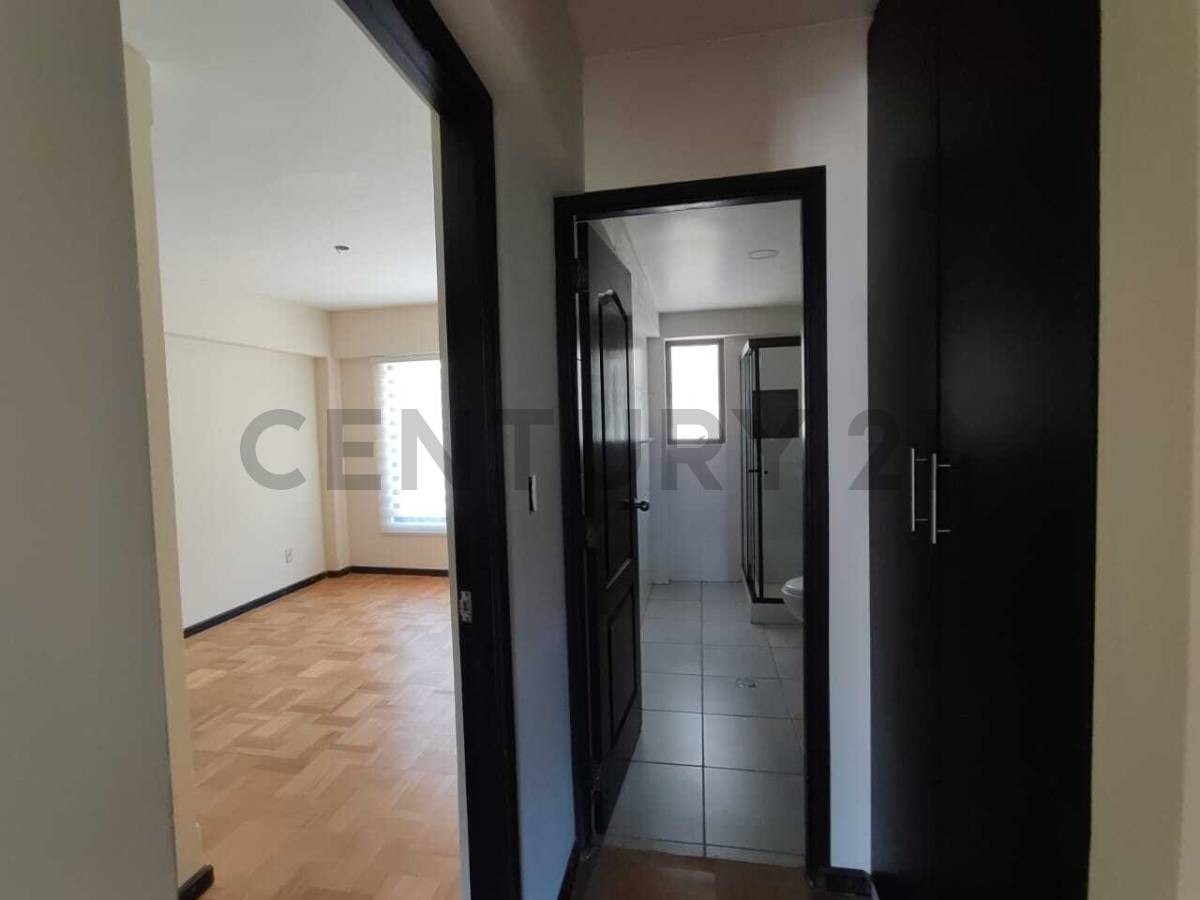 Departamento en Achumani en La Paz 3 dormitorios 4 baños 1 parqueos Foto 2