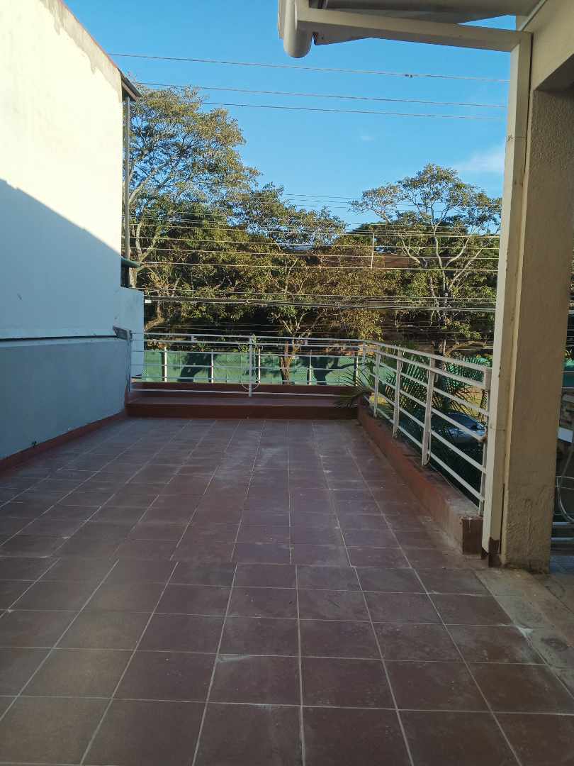 Casa en AlquilerAlquiler de Casa sobre Av 3er Anillo  5 dormitorios 4 baños 2 parqueos Foto 6