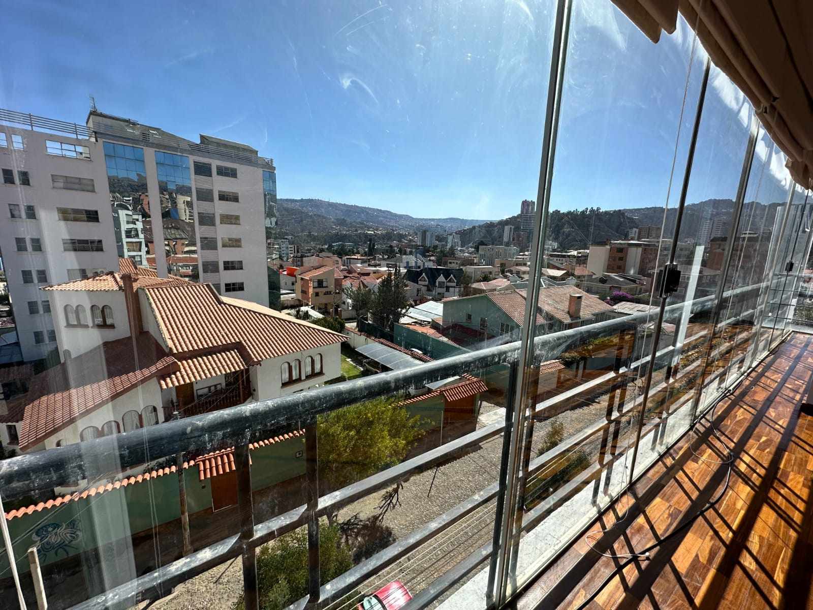Departamento en Calacoto en La Paz 4 dormitorios 3 baños 2 parqueos Foto 2