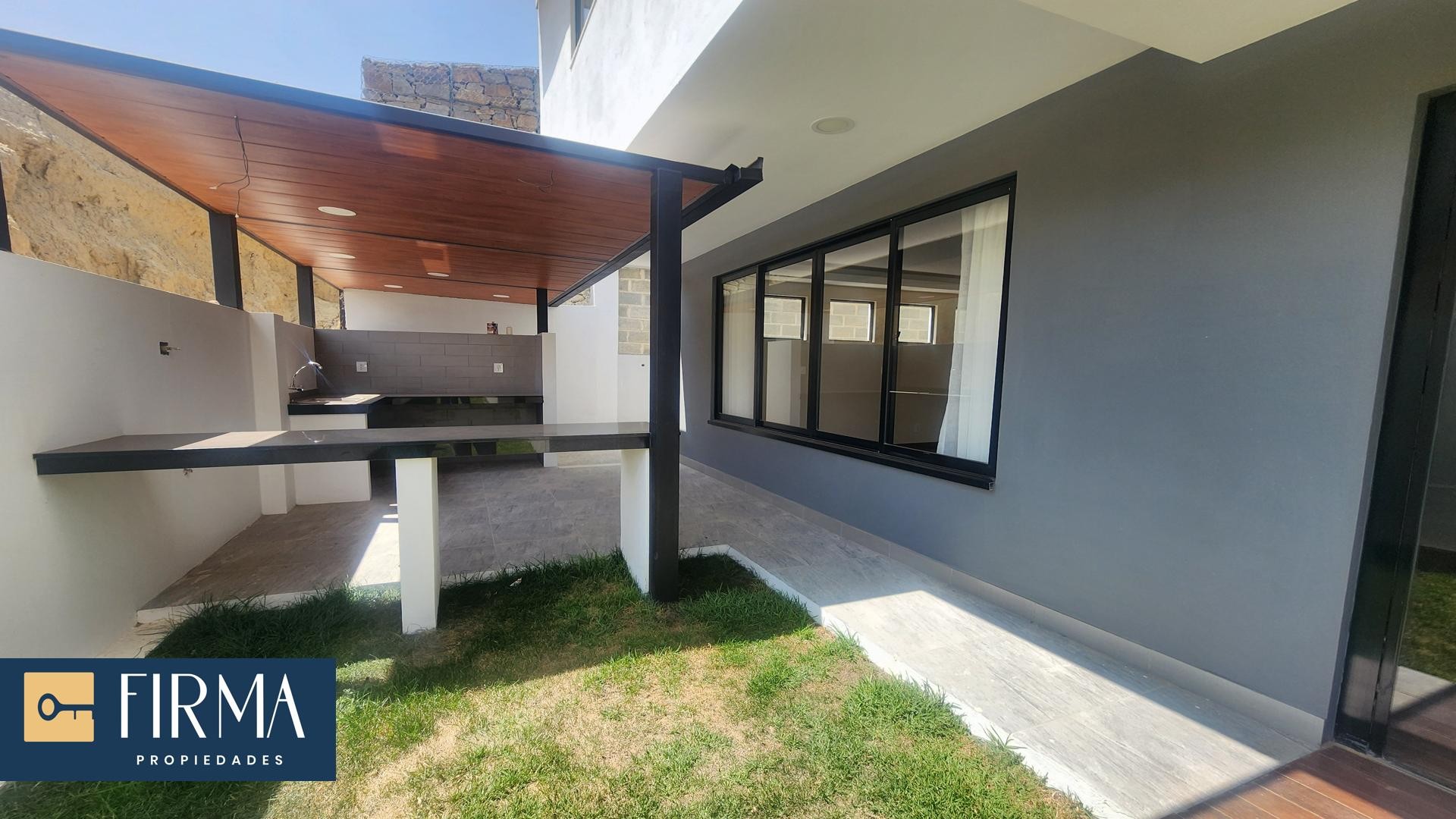 Casa en VentaCASA EN VENTA A ESTRENAR EN SEQUOIA 3 dormitorios 5 baños 6 parqueos Foto 3