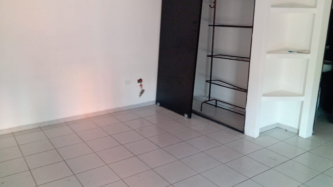 Departamento en Entre 1er y 2do anillo Oeste en Santa Cruz de la Sierra 1 dormitorios 1 baños  Foto 5