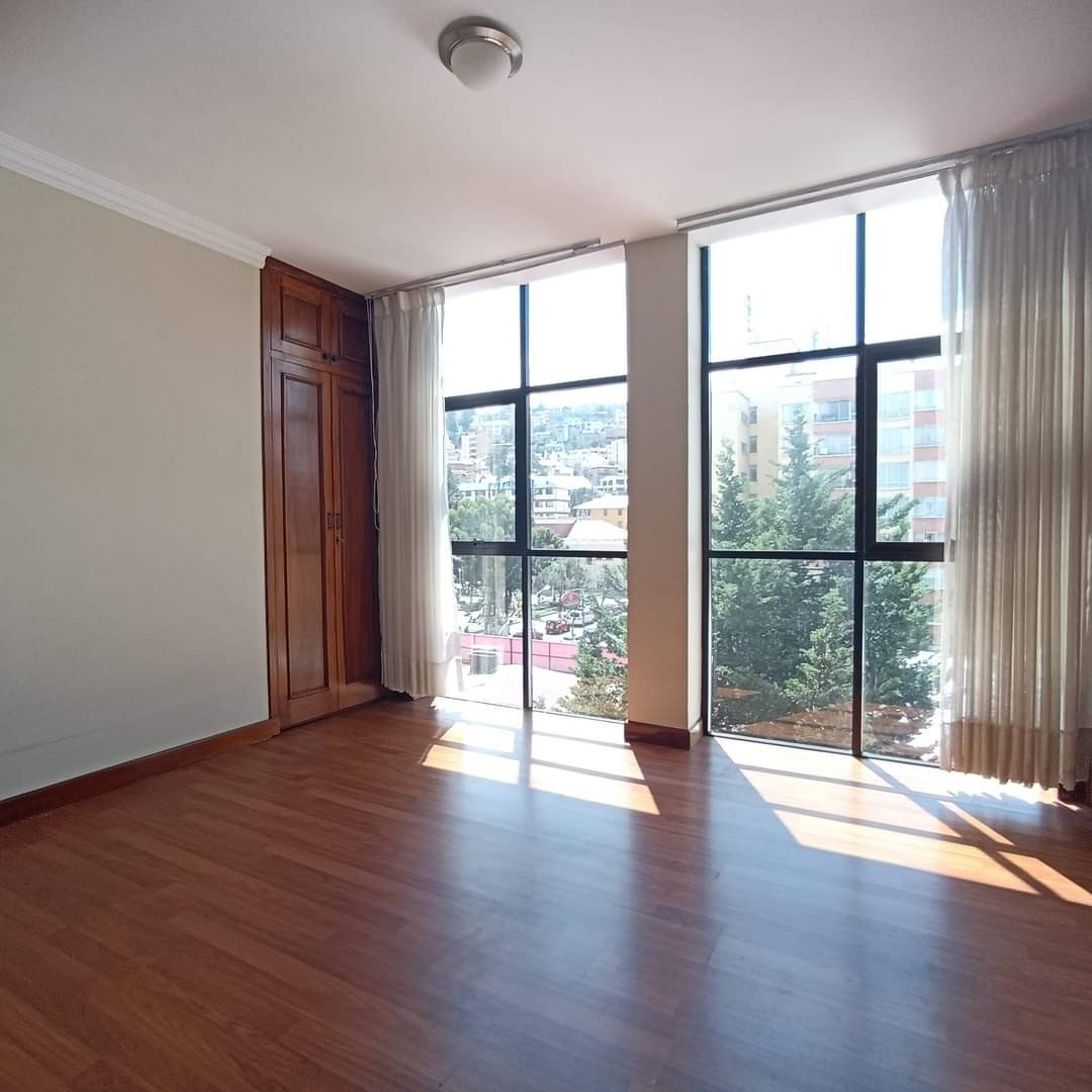 Departamento en Obrajes en La Paz 3 dormitorios 4 baños 1 parqueos Foto 14