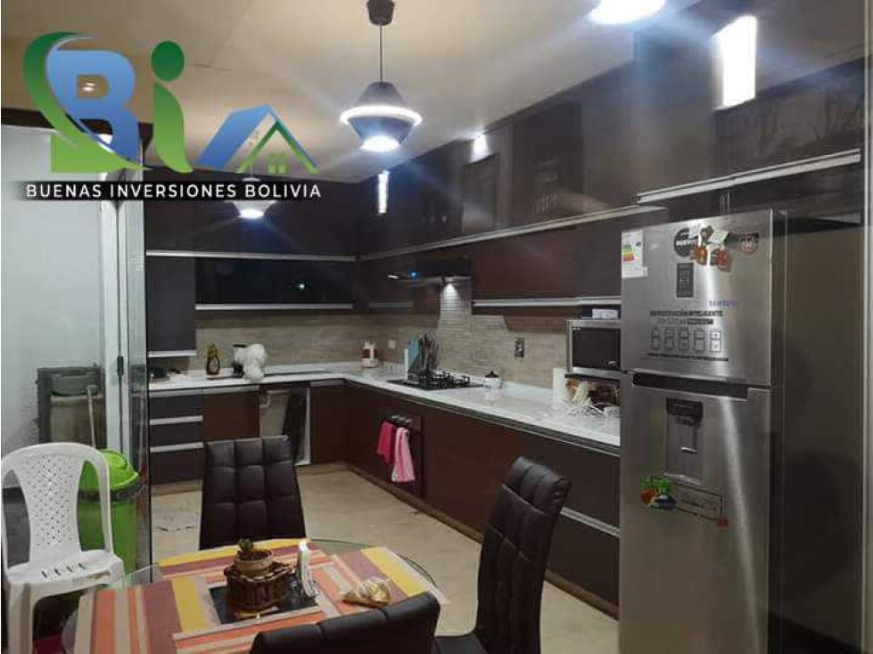 Casa en Queru Queru en Cochabamba 4 dormitorios 5 baños 2 parqueos Foto 20