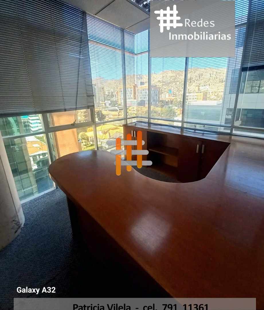 Oficina en Alquiler𝗢𝗙𝗜𝗖𝗜𝗡𝗔 𝗘𝗠𝗣𝗥𝗘𝗦𝗔𝗥𝗜𝗔𝗟 𝗗𝗘 𝗟𝗨𝗝𝗢 𝗘𝗡 𝗖𝗔𝗟𝗔𝗖𝗢𝗧𝗢 – 𝗔𝗩. 𝗕𝗔𝗟𝗟𝗜𝗩𝗜Á𝗡  10 dormitorios 6 baños 2 parqueos Foto 2