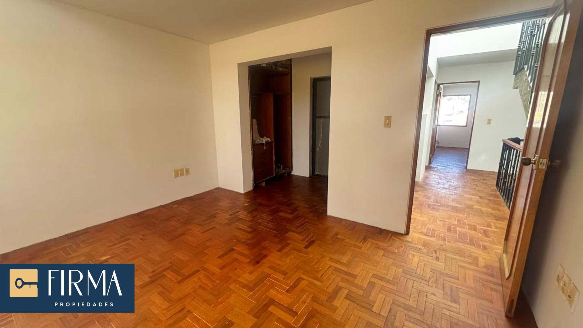 Casa en Achumani en La Paz 6 dormitorios 4 baños 2 parqueos Foto 17