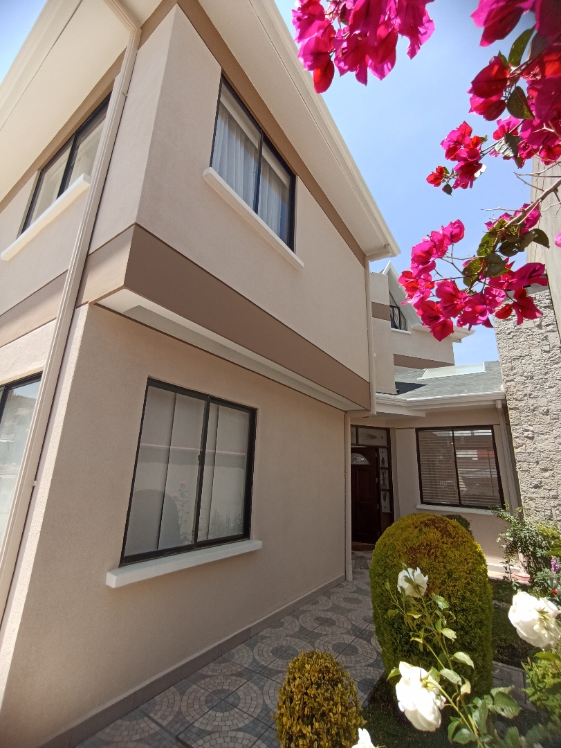 Casa en VentaACHUMANI LOMAS DE ACHUMANI  3 dormitorios 4 baños 2 parqueos Foto 15