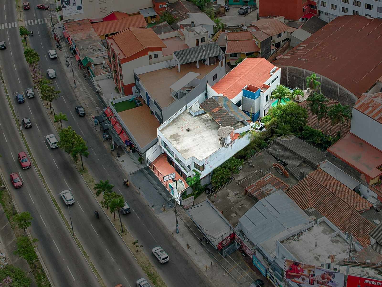 Terreno en VentaSobre 2do anillo entre las Av Grigota y La Ramada    Foto 1