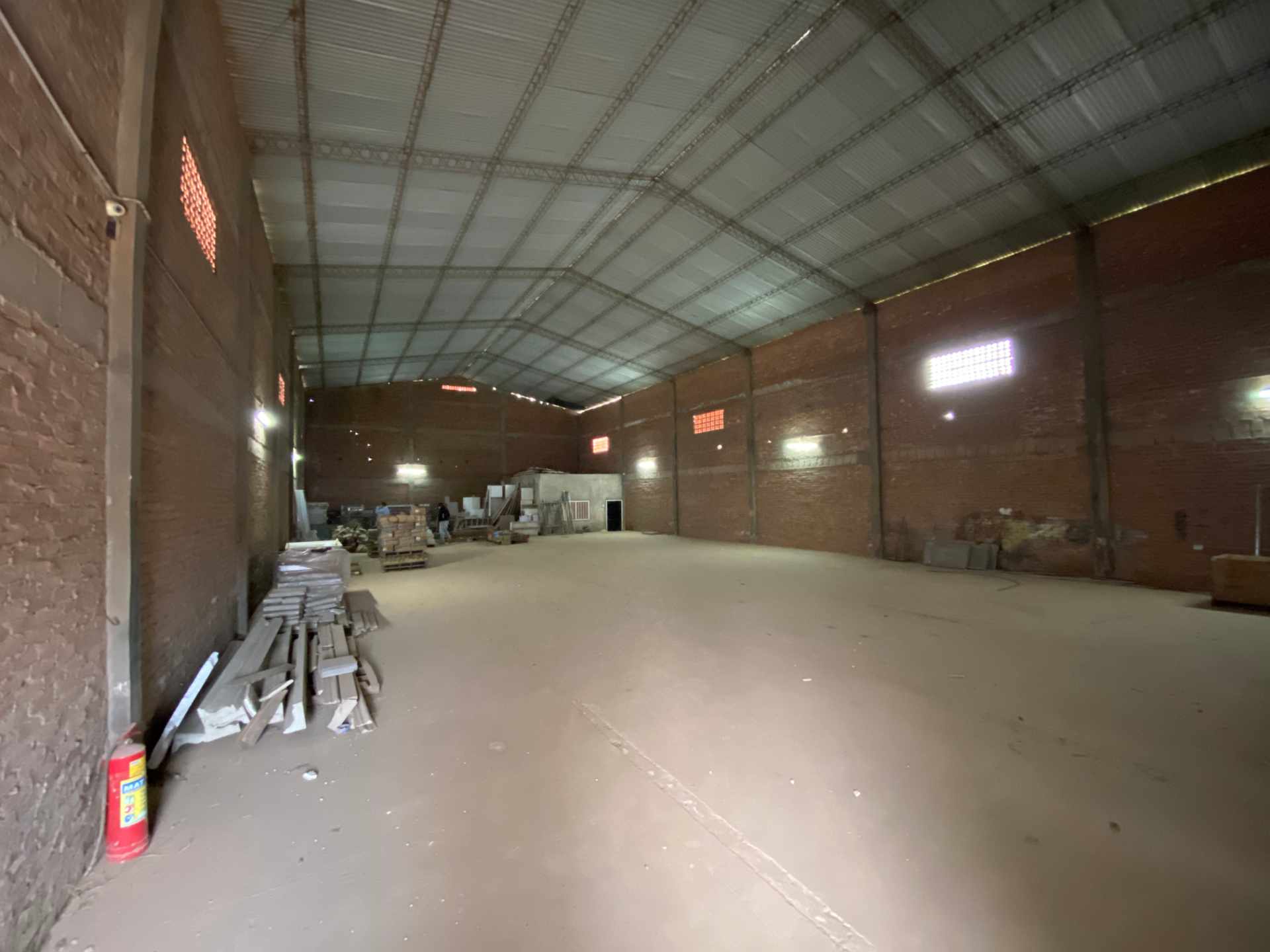 Galpón en VentaParque Industrial entre 6to y 7mo anillo atrás de Coca Cola.  Foto 8