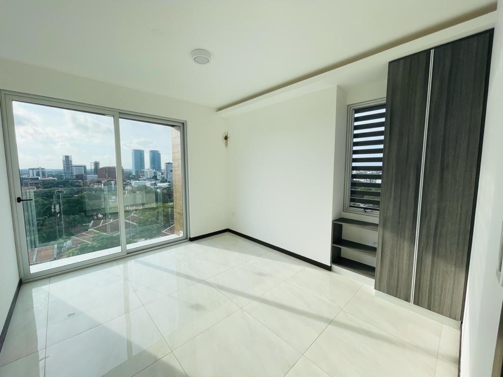 En Alquiler a $us 650 Foto 14