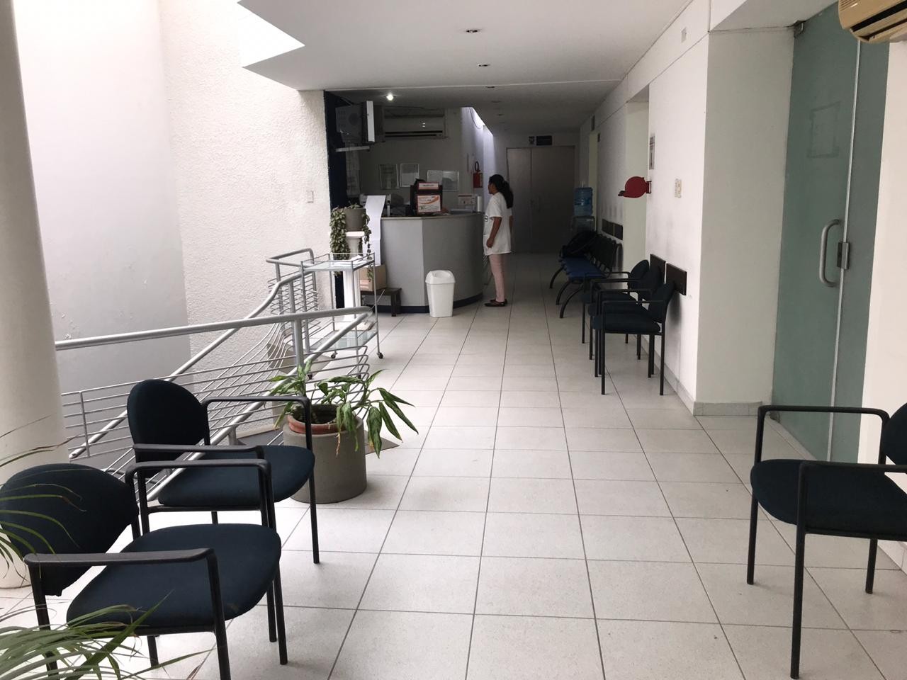 Oficina en AlquilerAvenida Irala calle La Paz lado Hospital del Ojo  5 dormitorios 3 baños  Foto 1