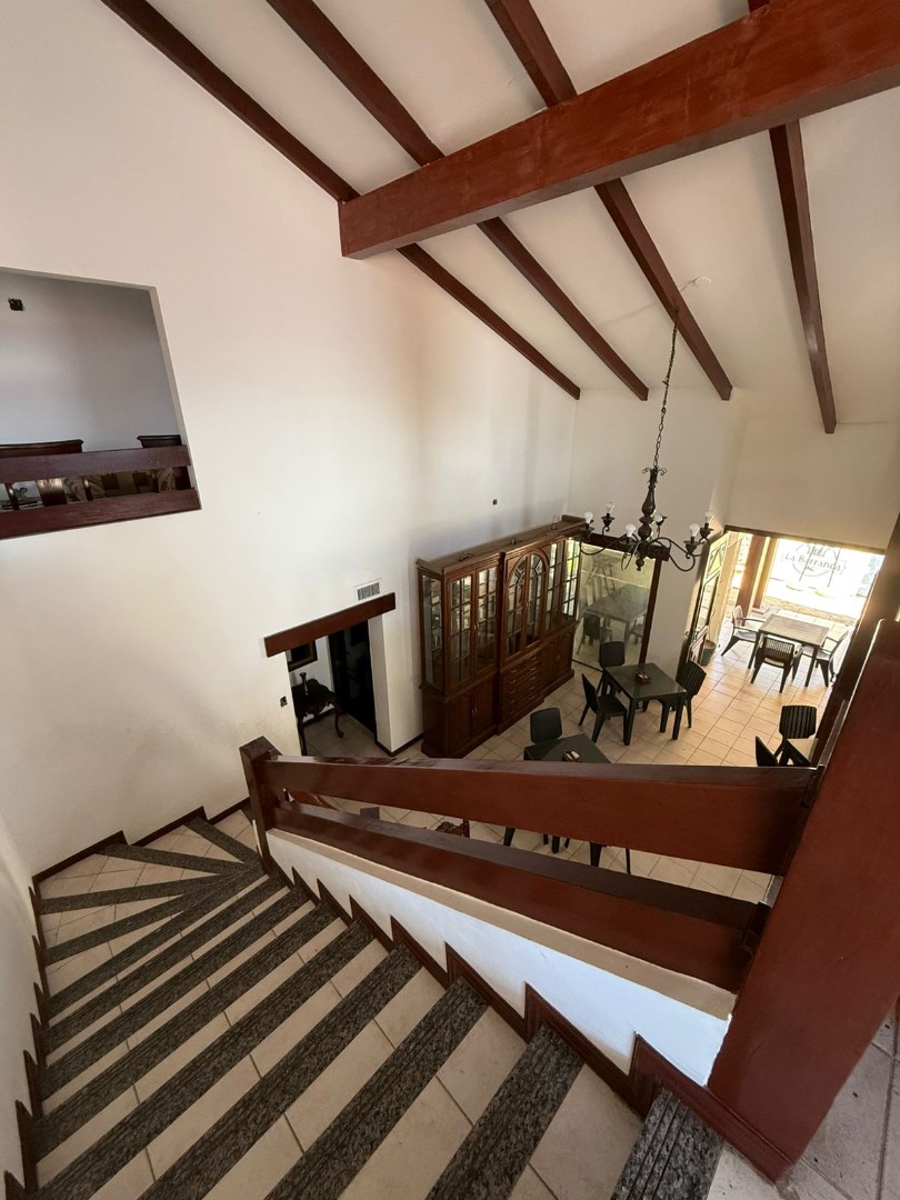 Casa en Entre 2do y 3er anillo Sur en Santa Cruz de la Sierra 4 dormitorios 5 baños 4 parqueos Foto 9
