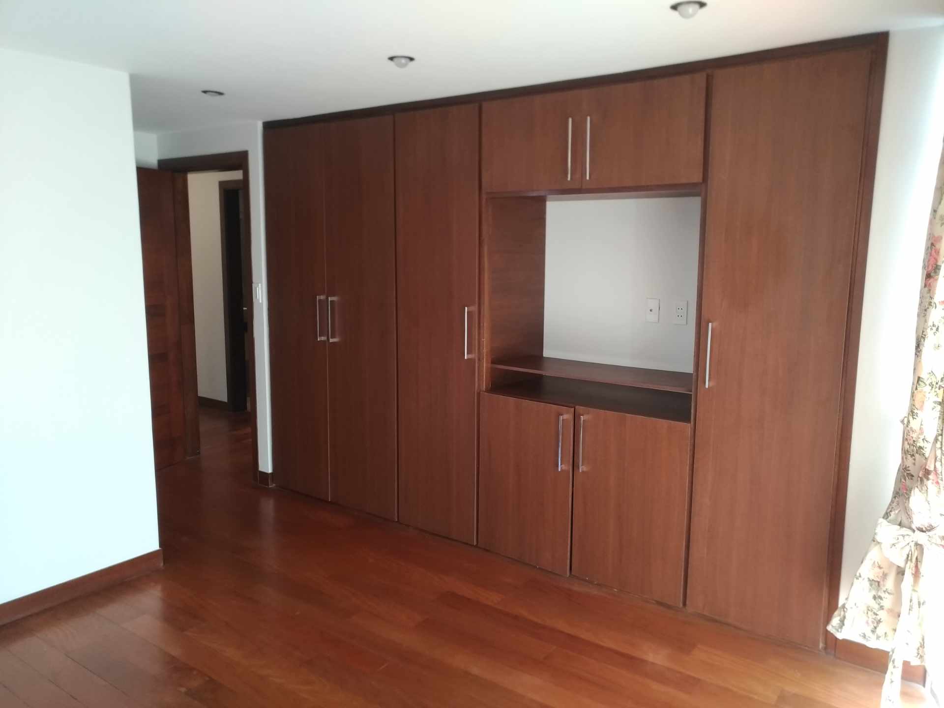 Departamento Calle 25 Calacoto Esq. Av. Muñoz Reyes. Foto 7