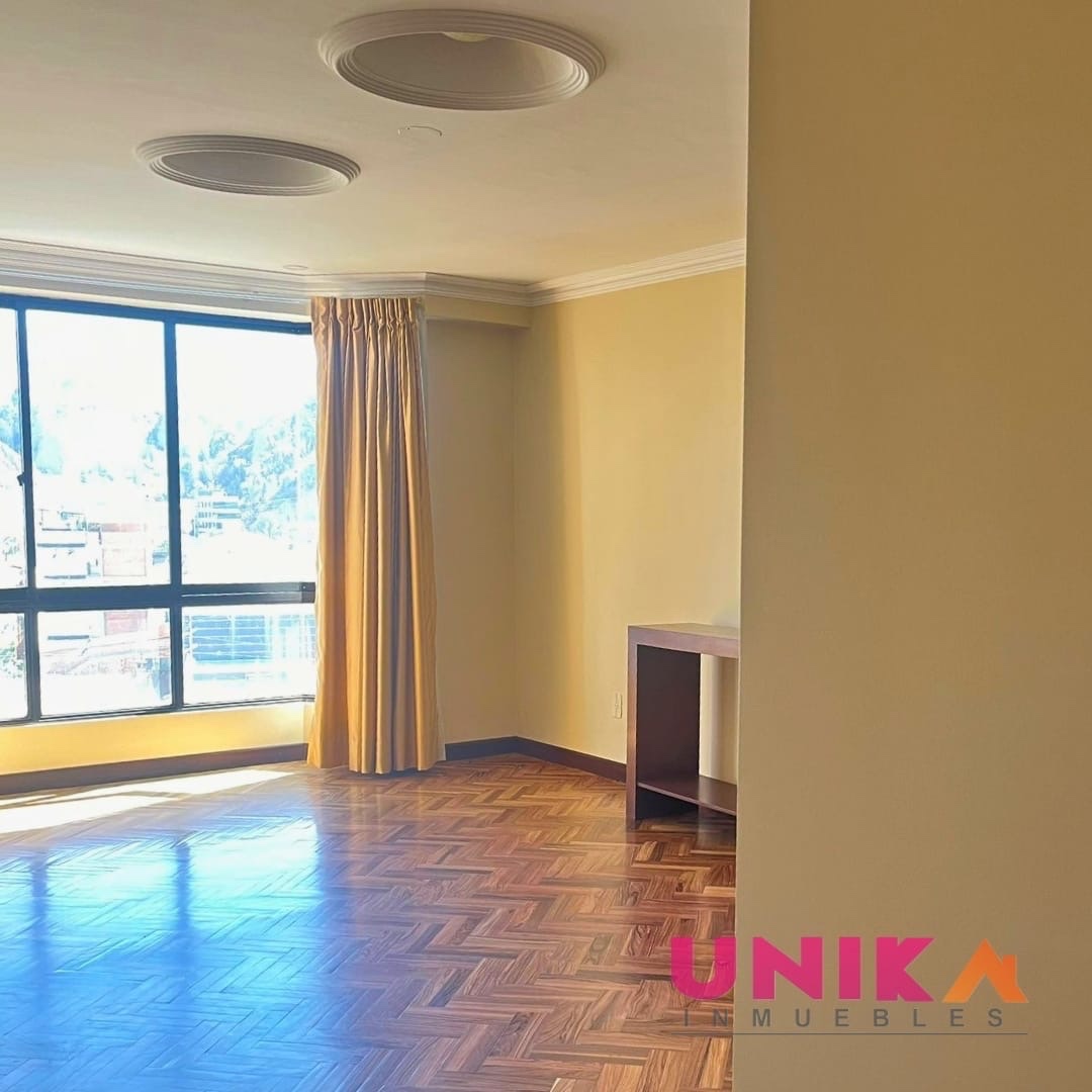 Departamento en AlquilerHermoso Penthouse Duplex Semi Amueblado, con lindas vista , Calacoto  3 dormitorios 4 baños 2 parqueos Foto 18