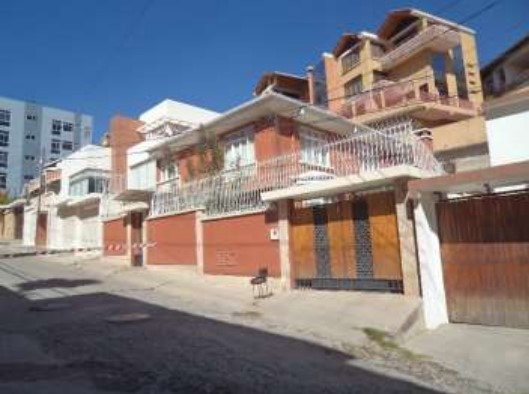 Casa en Achumani en La Paz 4 dormitorios 4 baños 1 parqueos Foto 15