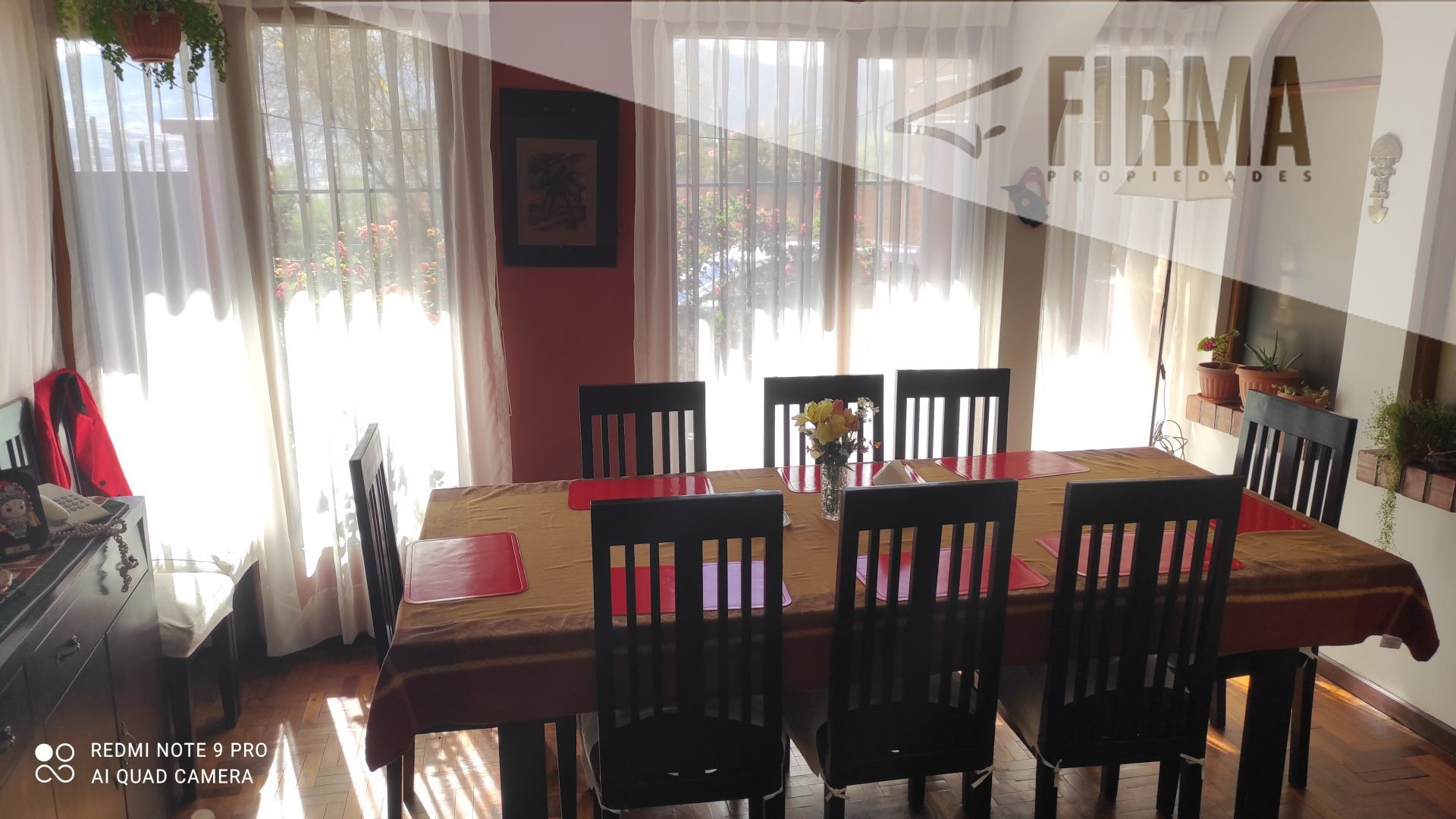 Casa en Seguencoma en La Paz 4 dormitorios 4 baños 3 parqueos Foto 2