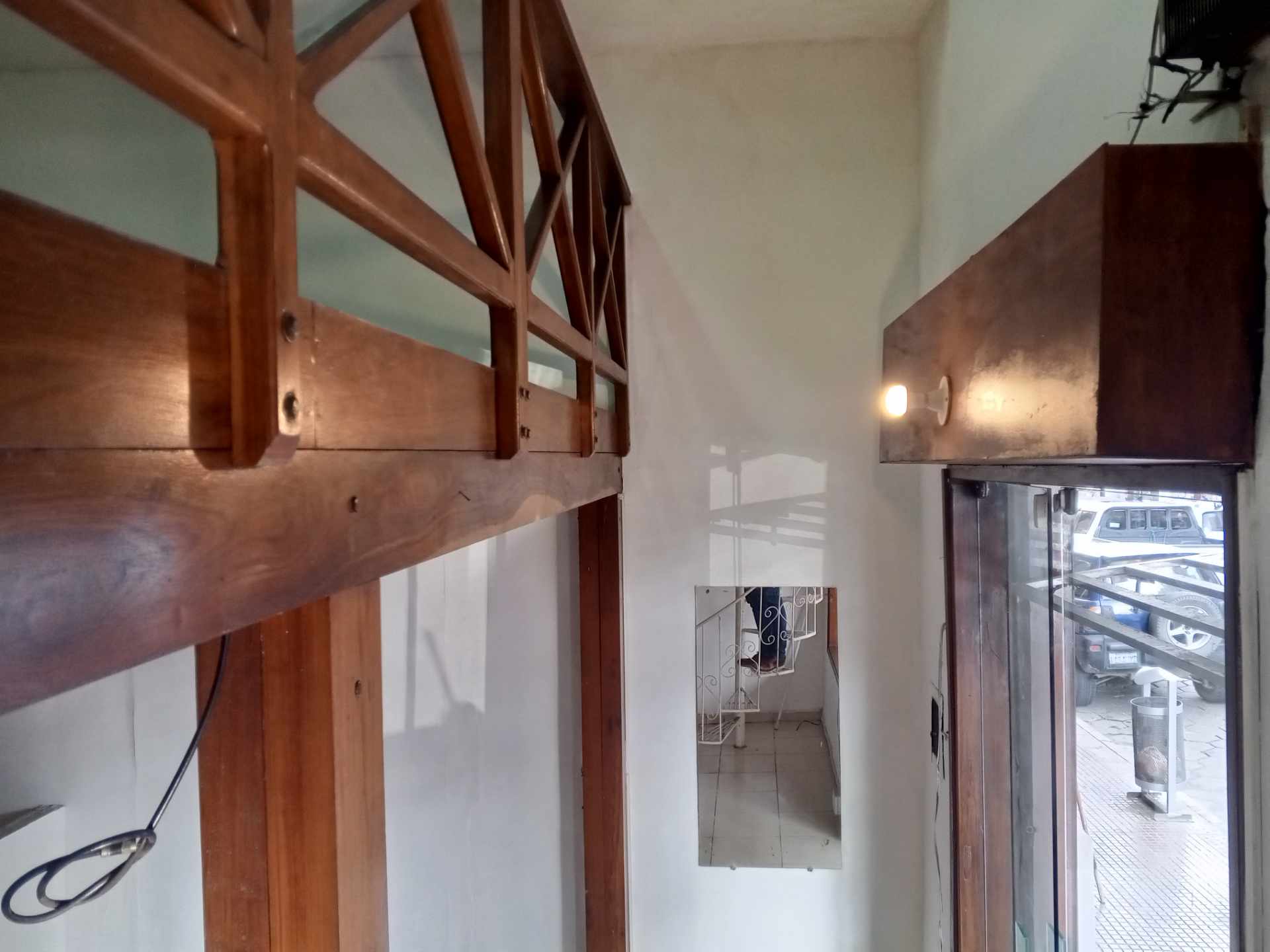 Local comercial LOCAL COMERCIAL EN ALQUILER PARA OFICINAS O NEGOCIO [CALLE LIBERTAD A 1 1/2 CUADRA DE LA PLAZA PRINCIPAL, ZONA CENTRO CON BASTANTE FLUJO DE MOVIMIENTO] Foto 4