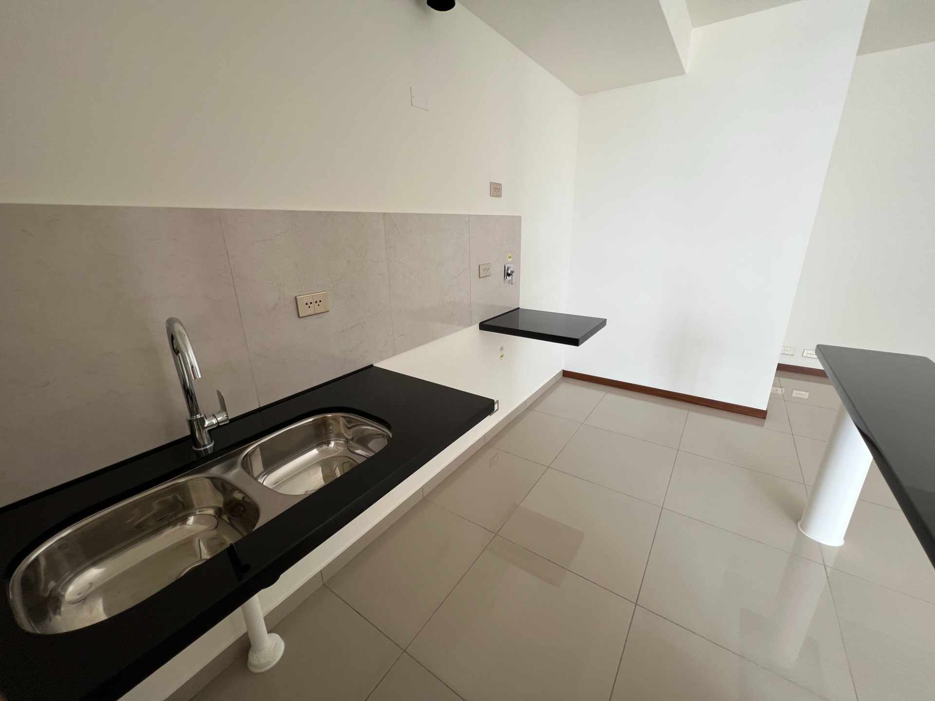 Departamento en VentaMacororo 13 14 Av. Los Cusis entre Av. Banzer y Av. Beni 2 dormitorios 2 baños 1 parqueos Foto 3