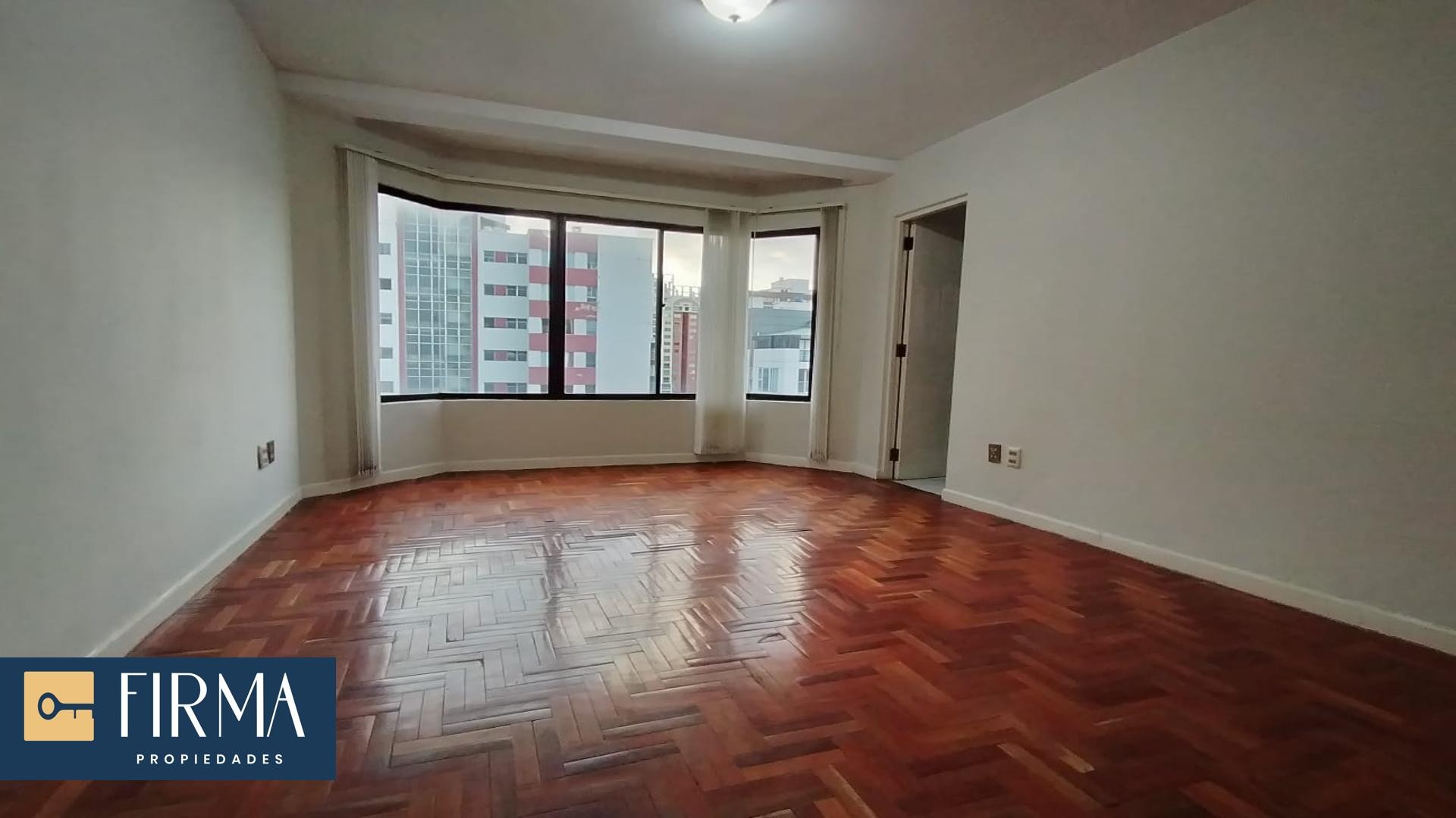 Departamento en San Jorge en La Paz 4 dormitorios 4 baños 1 parqueos Foto 17