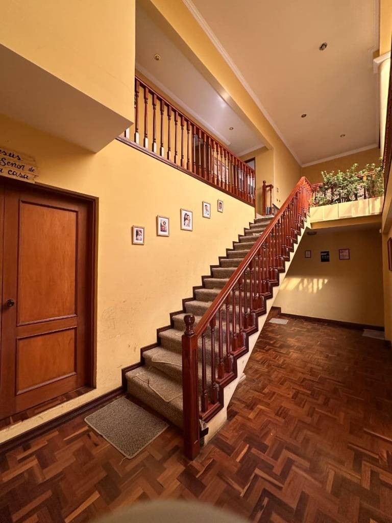 Casa en VentaACHUMANI, CALLE 35 4 dormitorios 5 baños 3 parqueos Foto 9