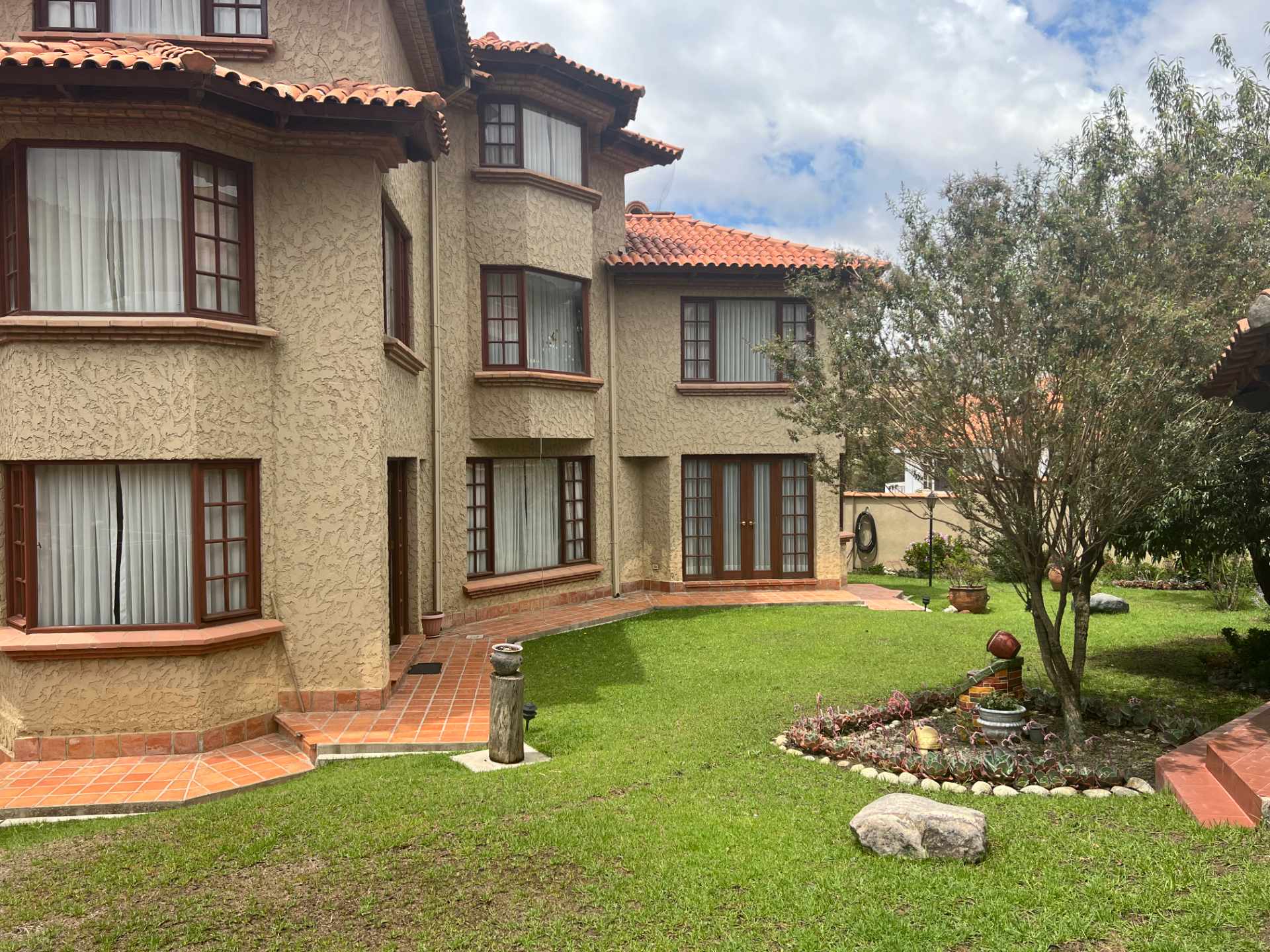 Casa Lujosa residencia estilo mediterráneo clásico con acabados de primera. Foto 8