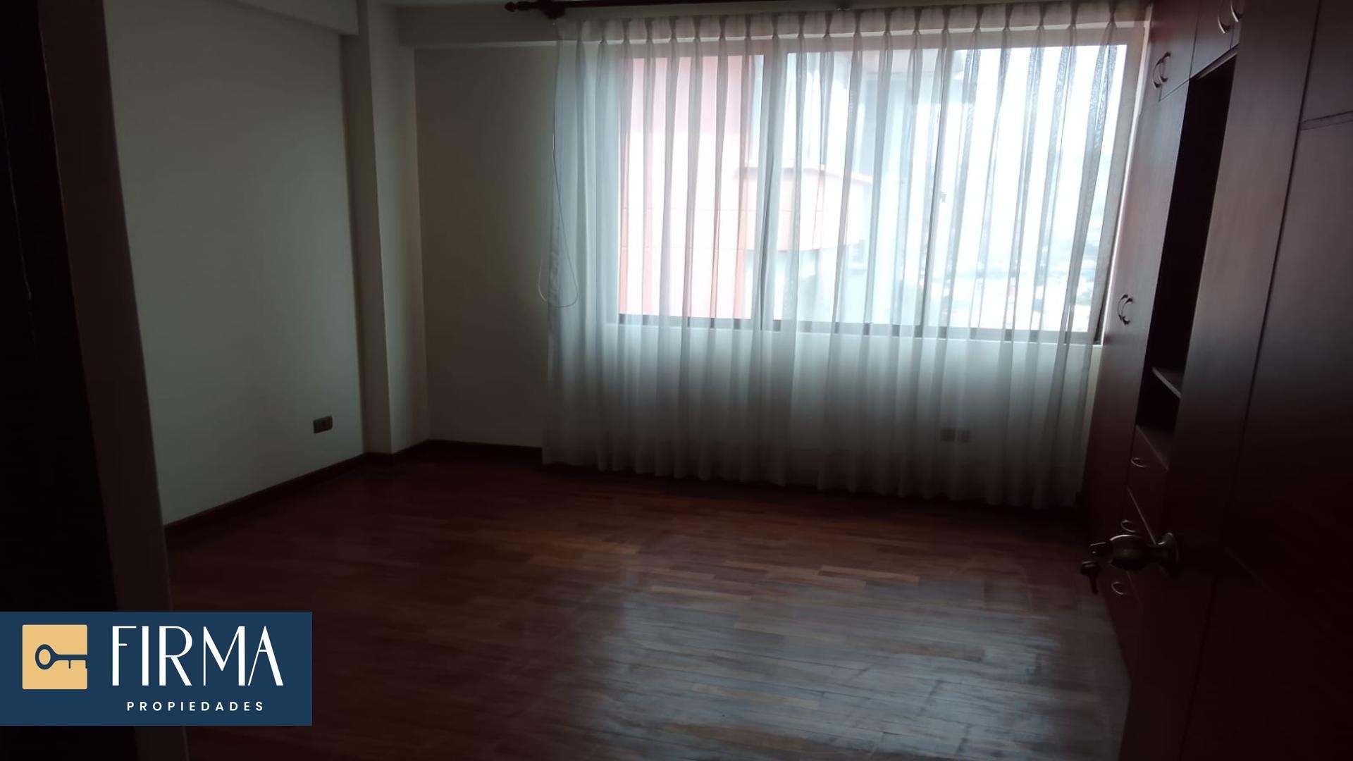 Departamento en Los Pinos en La Paz 3 dormitorios 4 baños 1 parqueos Foto 12