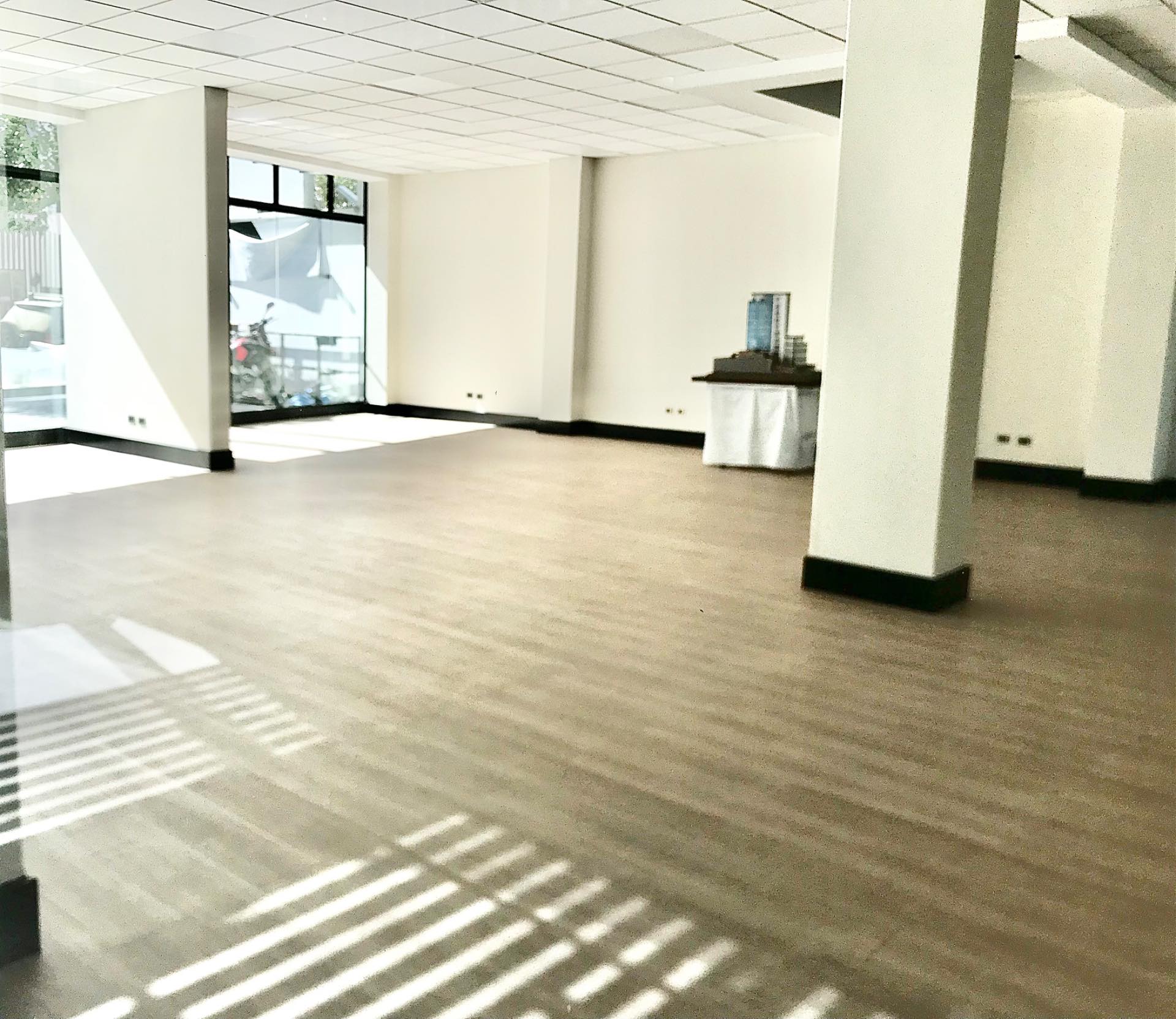 Local comercial en San Miguel en La Paz  2 baños  Foto 6