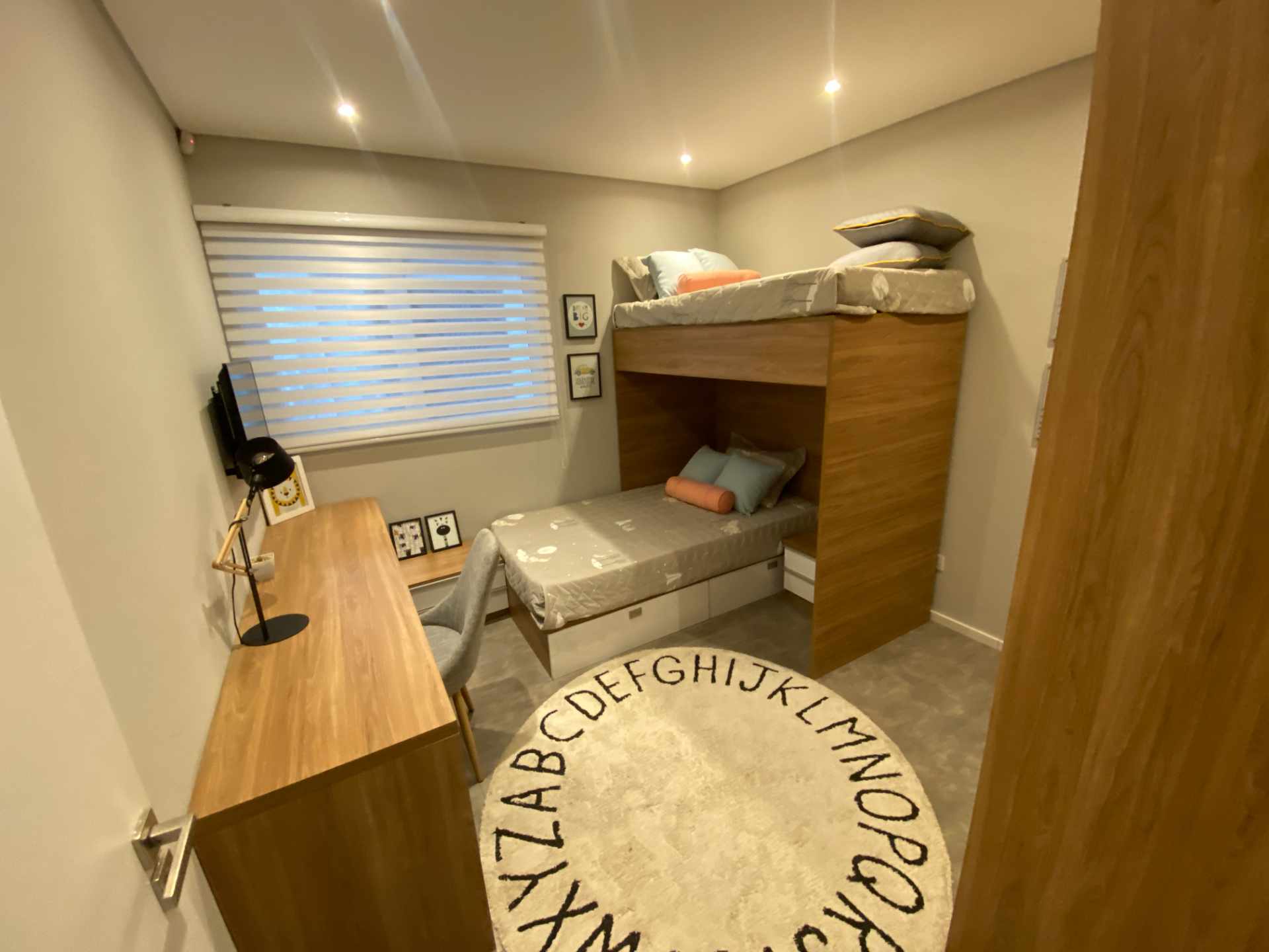 Departamento en AlquilerEdificio Triii. Av. Canal Pedro Velez entre 7mo y 8vo anillo.  3 dormitorios 2 baños 1 parqueos Foto 8