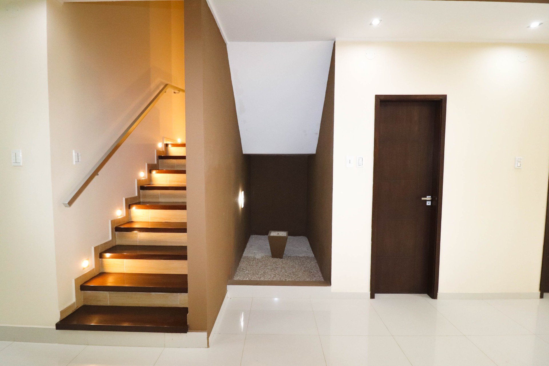 Casa en Entre 7mo y 8vo anillo Sur en Santa Cruz de la Sierra 4 dormitorios 3 baños 2 parqueos Foto 6