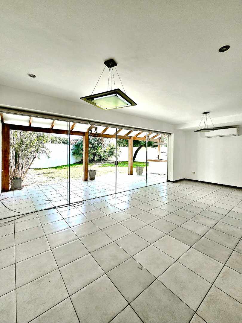 Casa en Entre 5to y 6to anillo Norte en Santa Cruz de la Sierra 3 dormitorios 3 baños 2 parqueos Foto 6