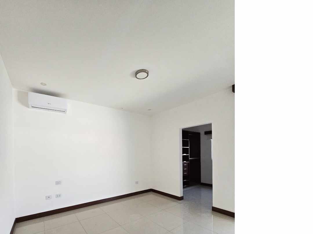 Casa en Entre 8vo y 9no anillo Norte en Santa Cruz de la Sierra 3 dormitorios 4 baños 3 parqueos Foto 23