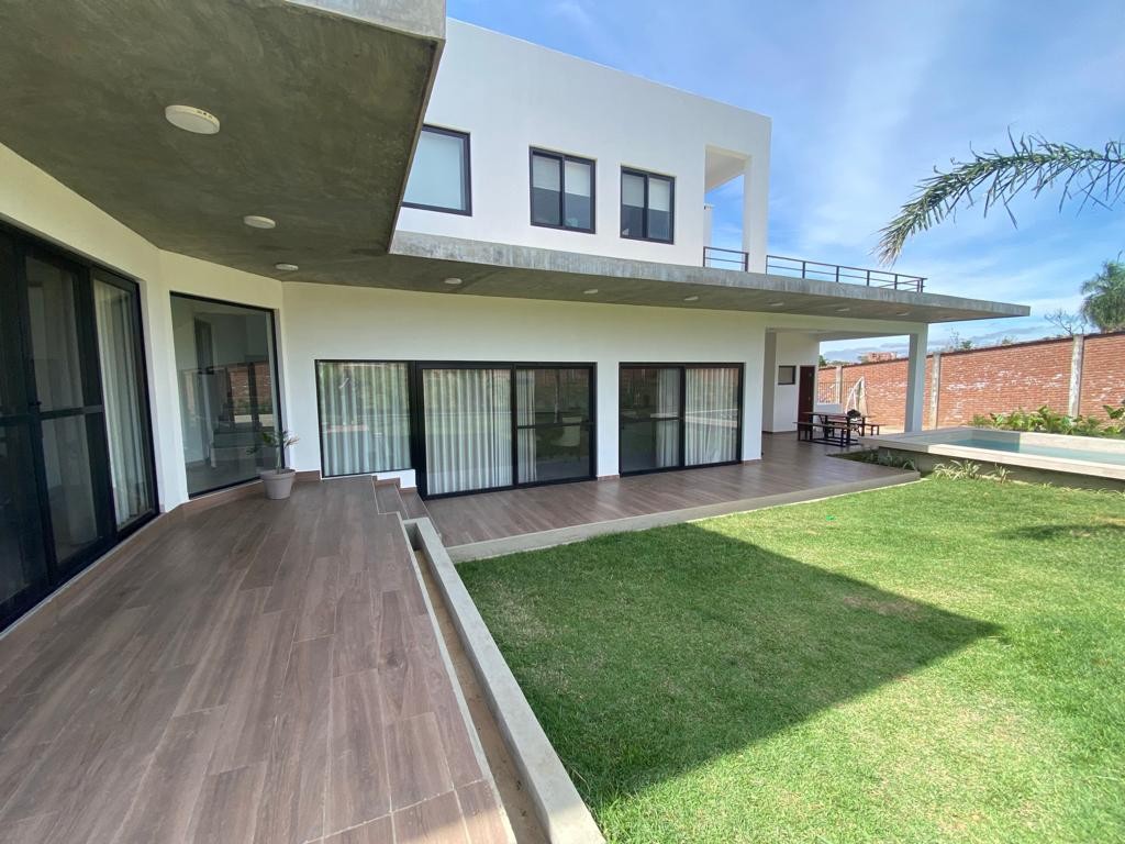 Casa en VentaCasa en venta  3 dormitorios 6 baños 4 parqueos Foto 3
