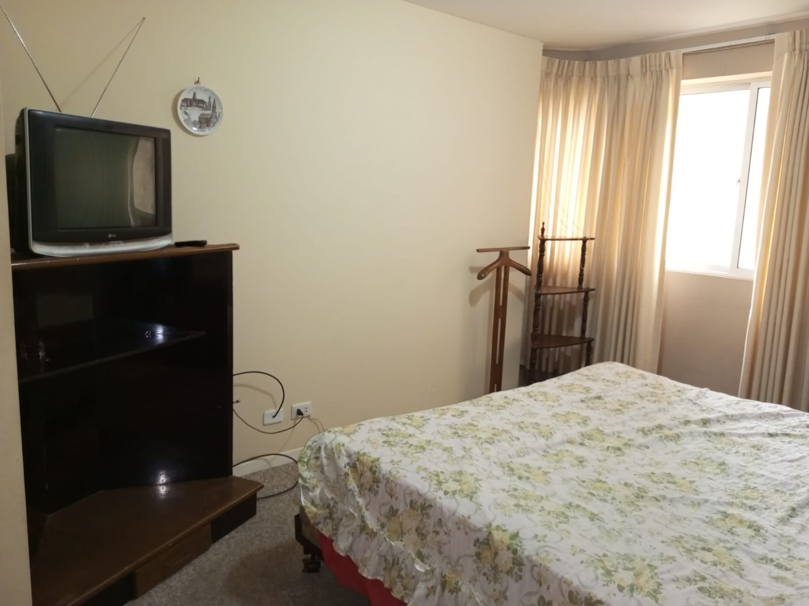 Departamento $US.500.- DEPARTAMENTO AMOBLADO + GARAJE AV. AMERICA Z/ARANJUEZ Foto 16