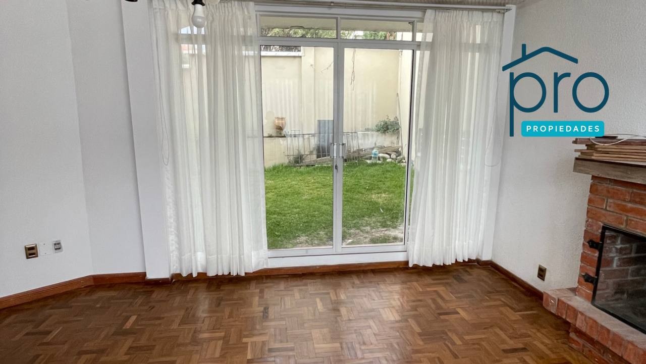 Casa en Los Pinos en La Paz 4 dormitorios 4 baños 2 parqueos Foto 3