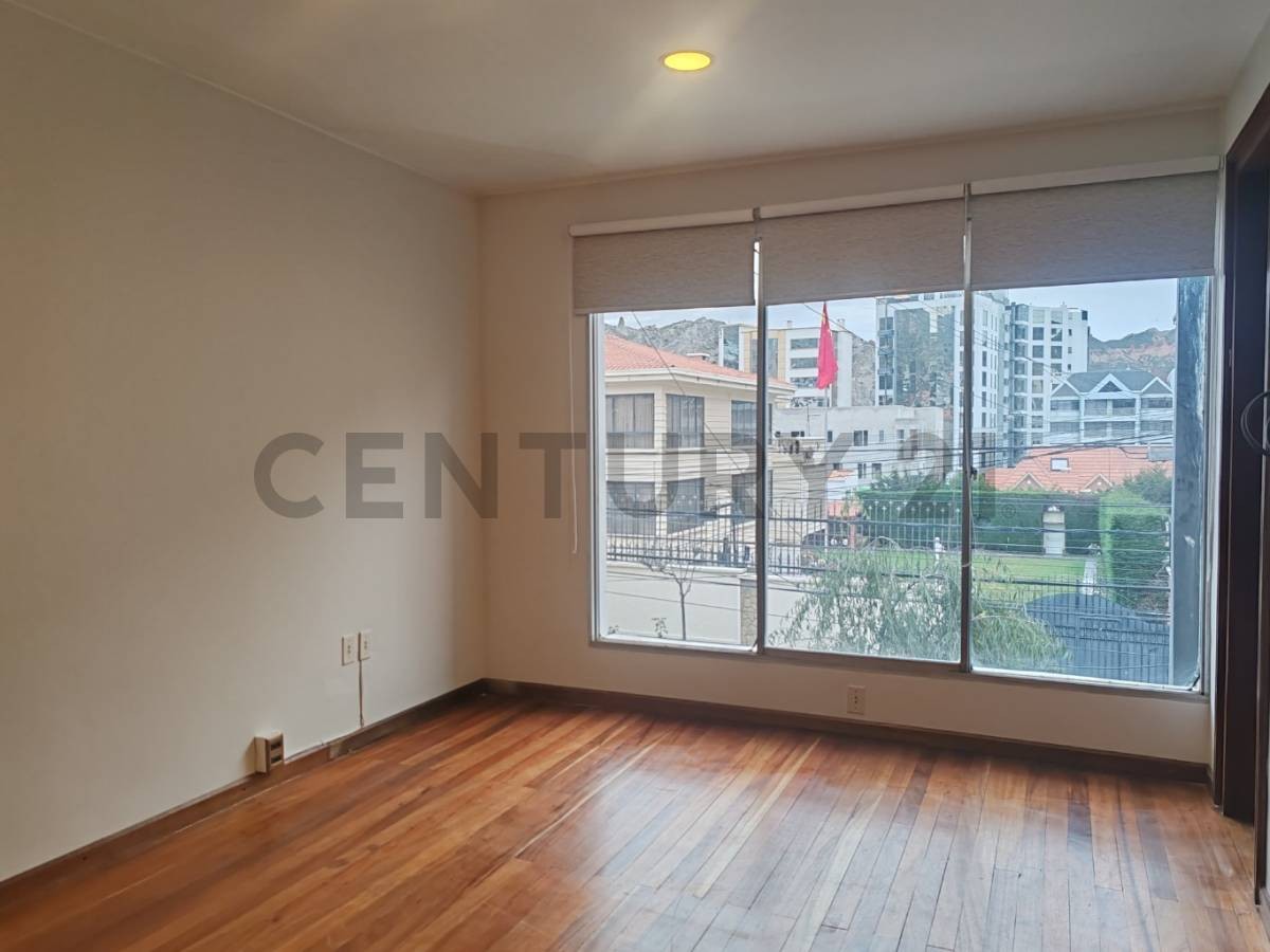 En Alquiler a Bs 11,800 Foto 9