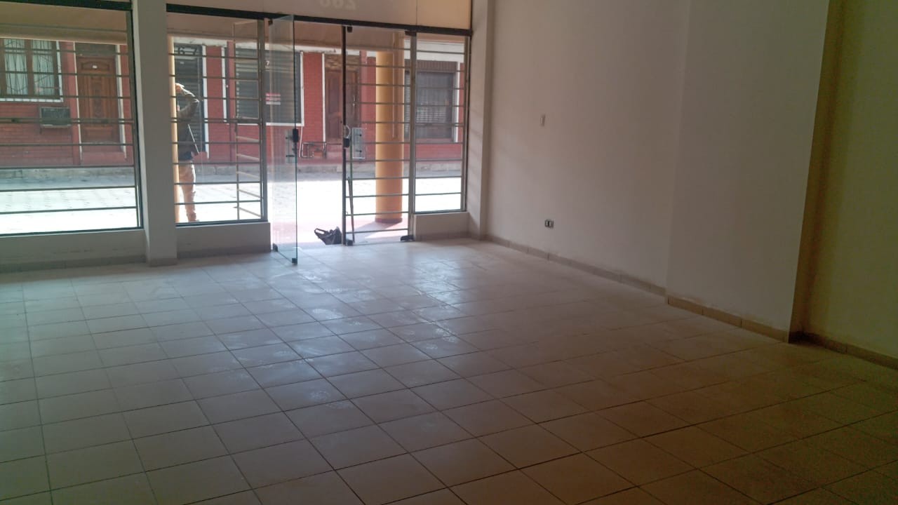 Local comercial en Centro en Santa Cruz de la Sierra  1 baños  Foto 1