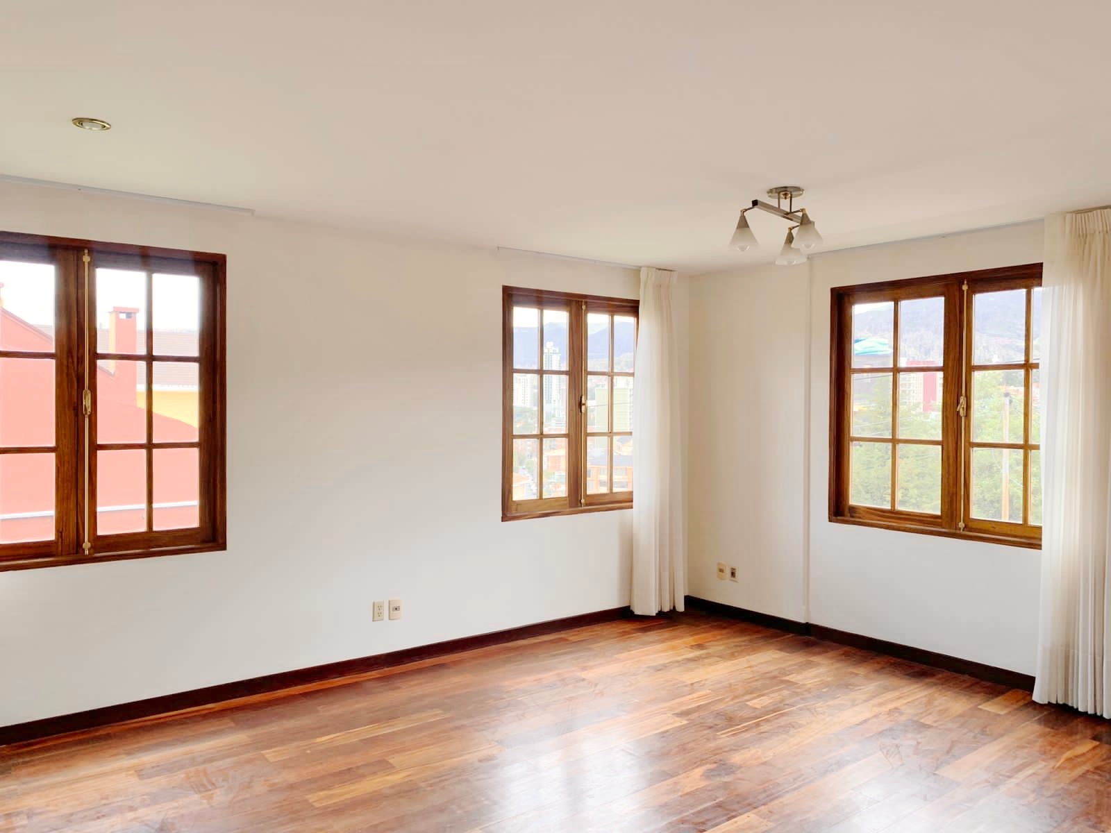 Casa en Auquisamaña en La Paz 3 dormitorios 4 baños 3 parqueos Foto 15