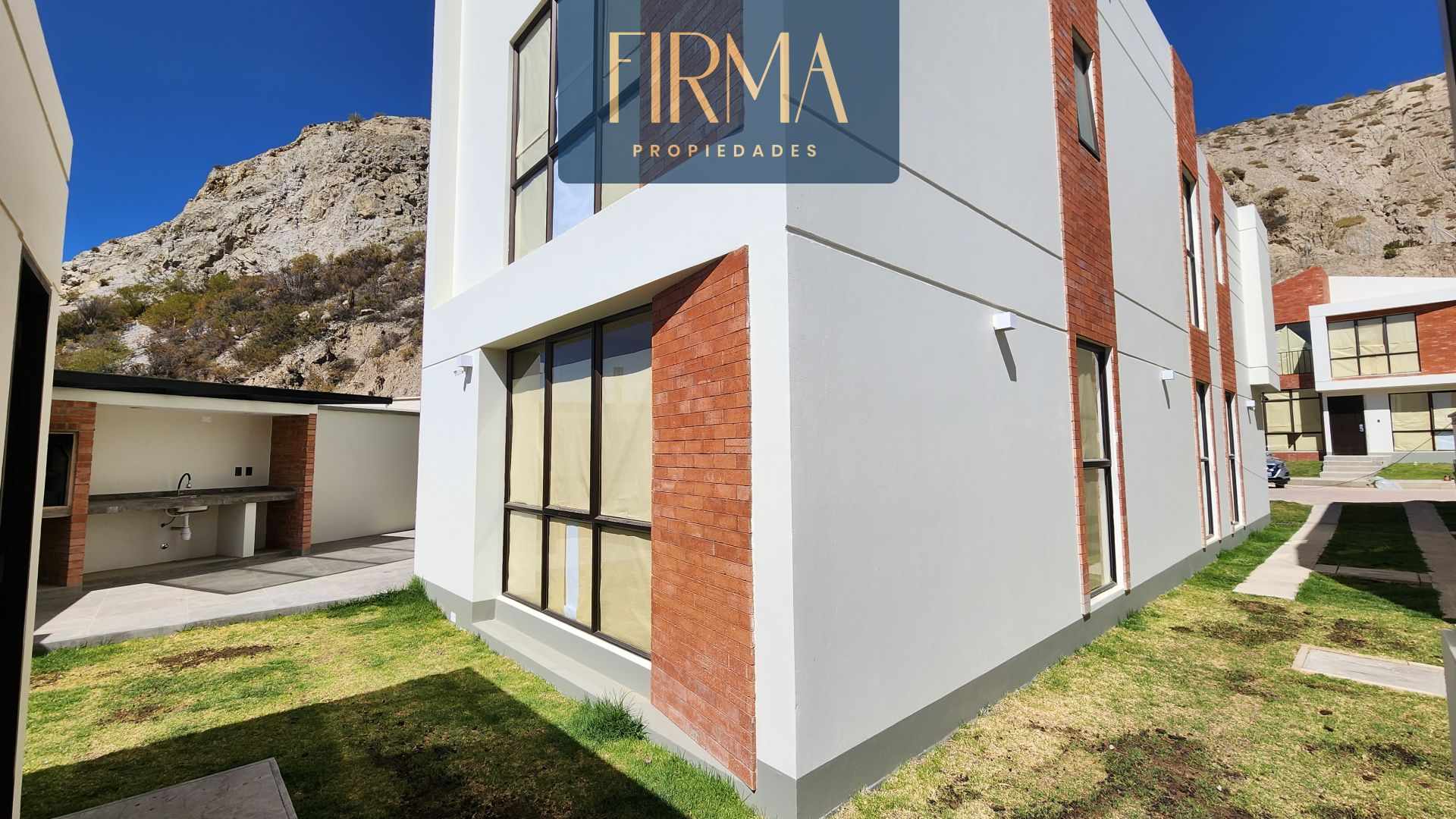 Casa en VentaCASA EN VENTA, MALLASILLA URB. PRIVADA Foto 2