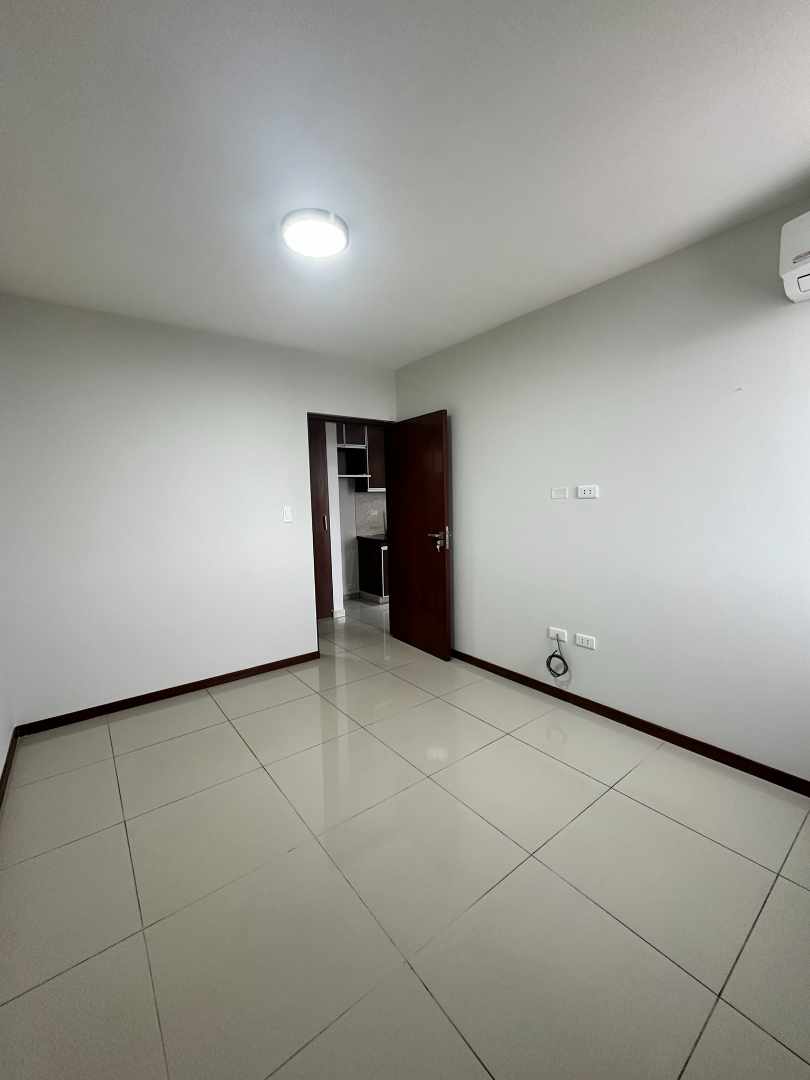 Departamento en Alquiler[CONDOMINIO MACORORO 9| EQUIPETROL] ALQUILER SIN MUEBLES: DEPARTAMENTO 1 DORMITORIO CON BALCON Y PARQUEO TECHADO 1 dormitorios 1 baños 1 parqueos Foto 10
