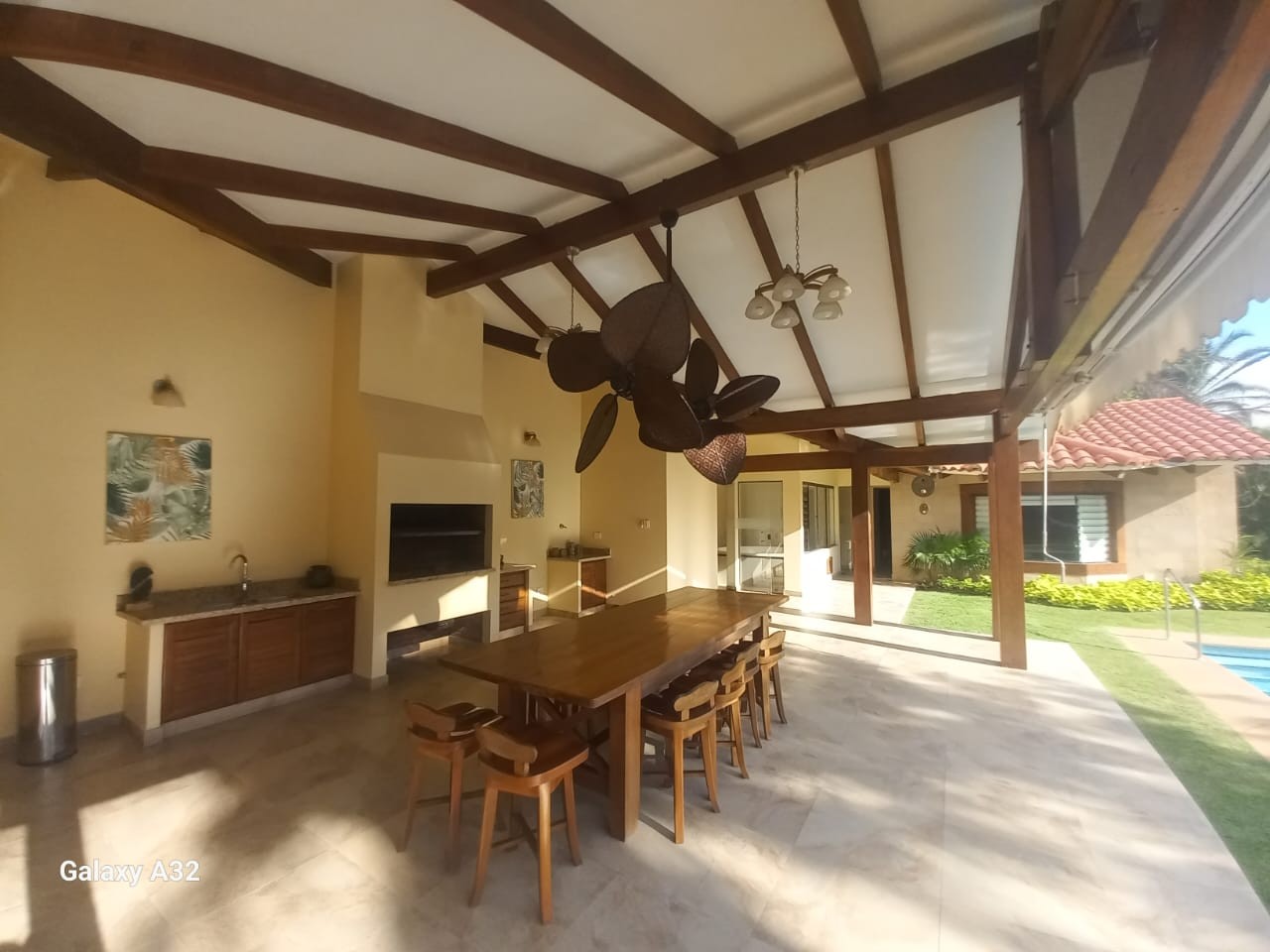 Casa en Entre 3er y 4to anillo Norte en Santa Cruz de la Sierra 4 dormitorios 6 baños 3 parqueos Foto 1