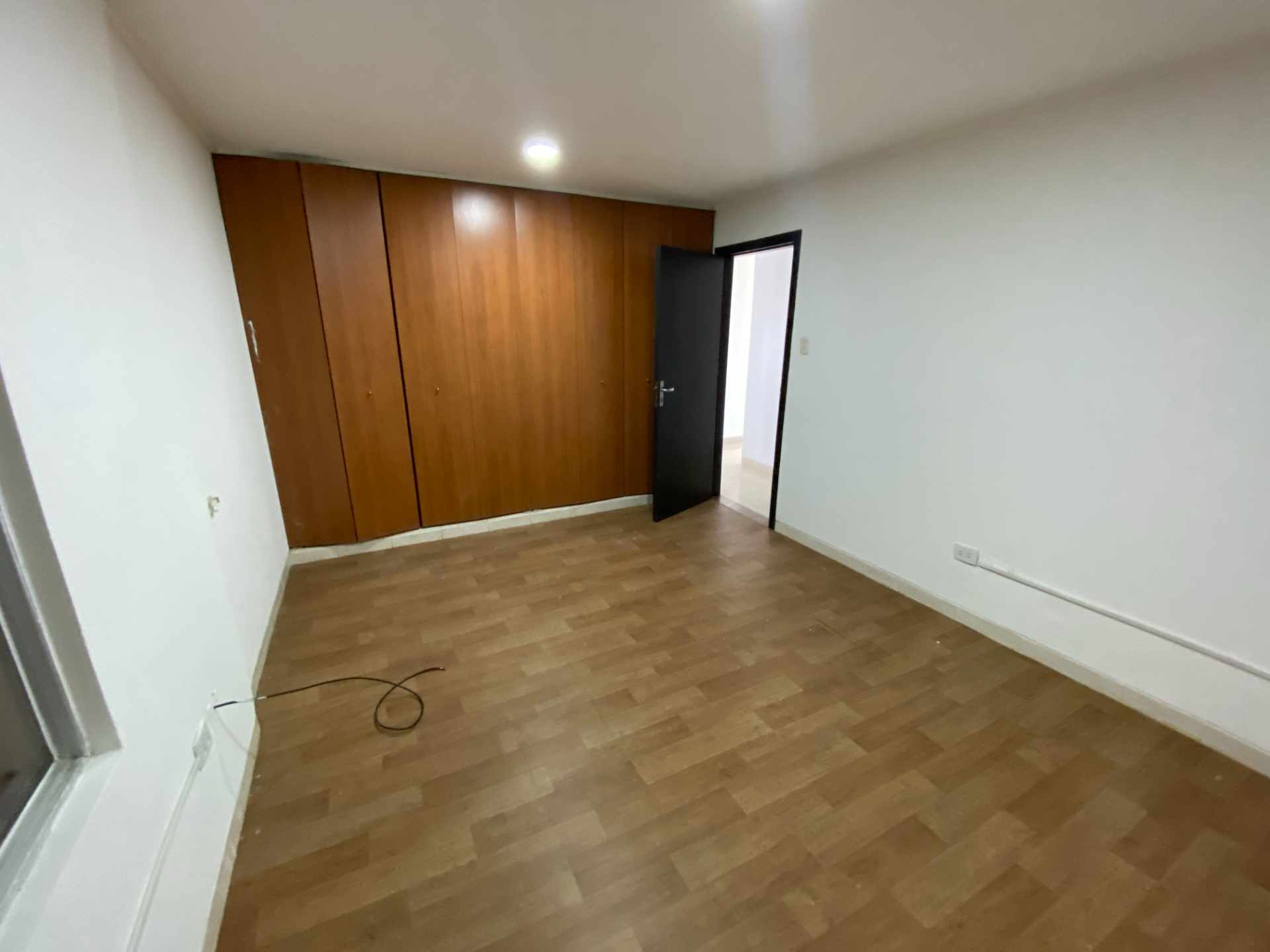 Departamento en AlquilerEdificio San Antonio piso 7. Sobre Av. Banzer casi 3er Anillo.    Foto 20