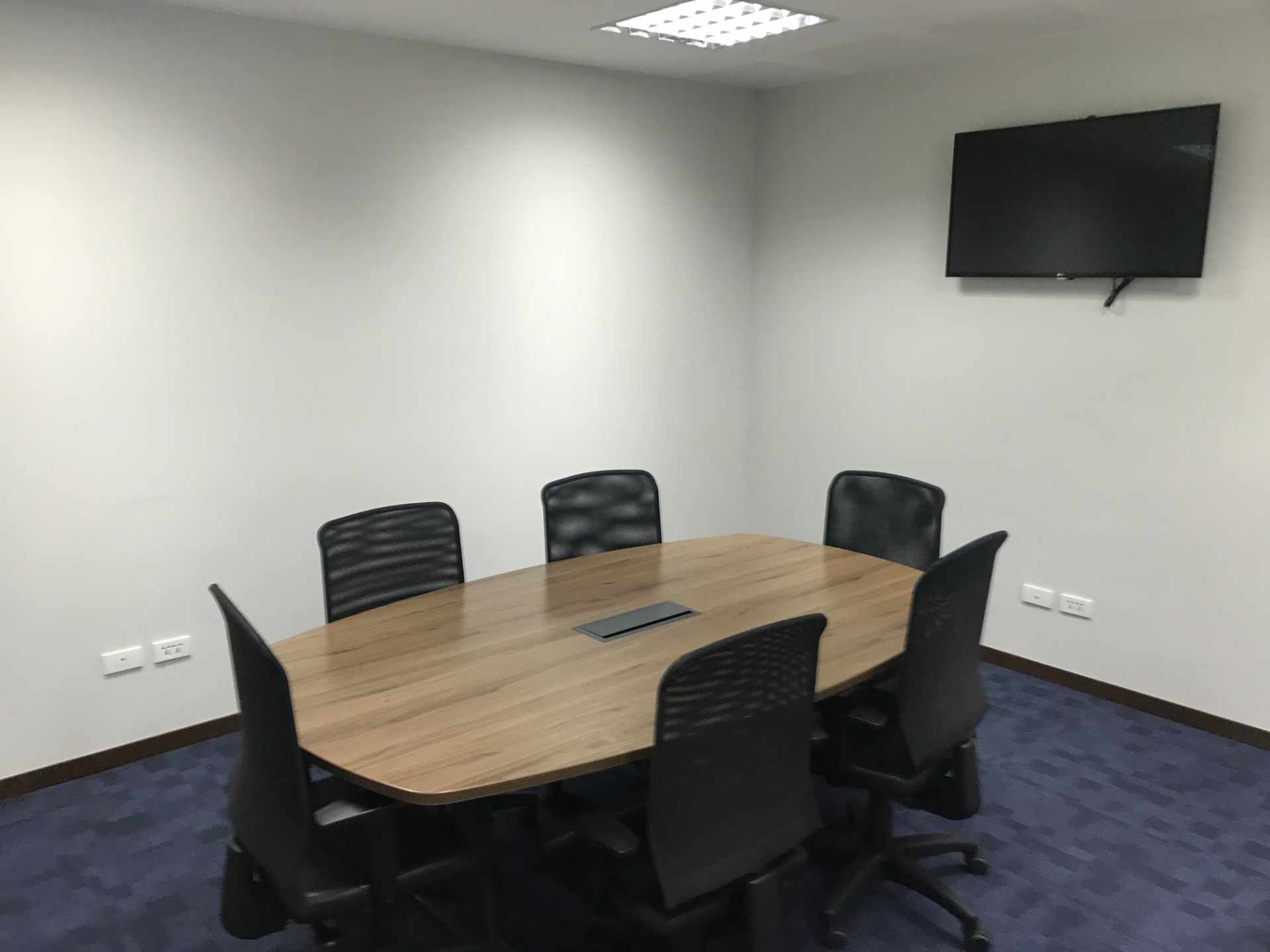 Oficina en AlquilerUrubó Business Center piso 5, en la entrada del Urubó, lado del hotel Radisson. 4 dormitorios 2 baños 2 parqueos Foto 22