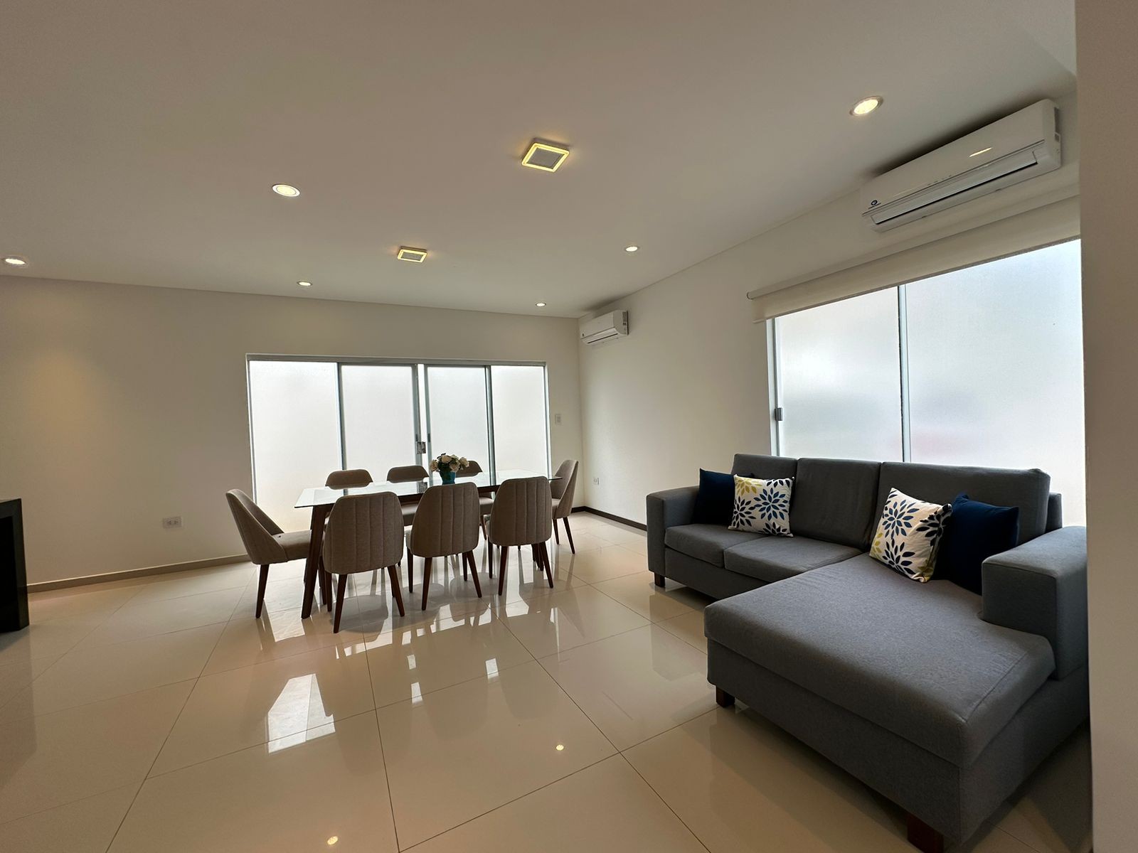 Casa en Entre 8vo y 9no anillo Norte en Santa Cruz de la Sierra 2 dormitorios 4 baños 2 parqueos Foto 7